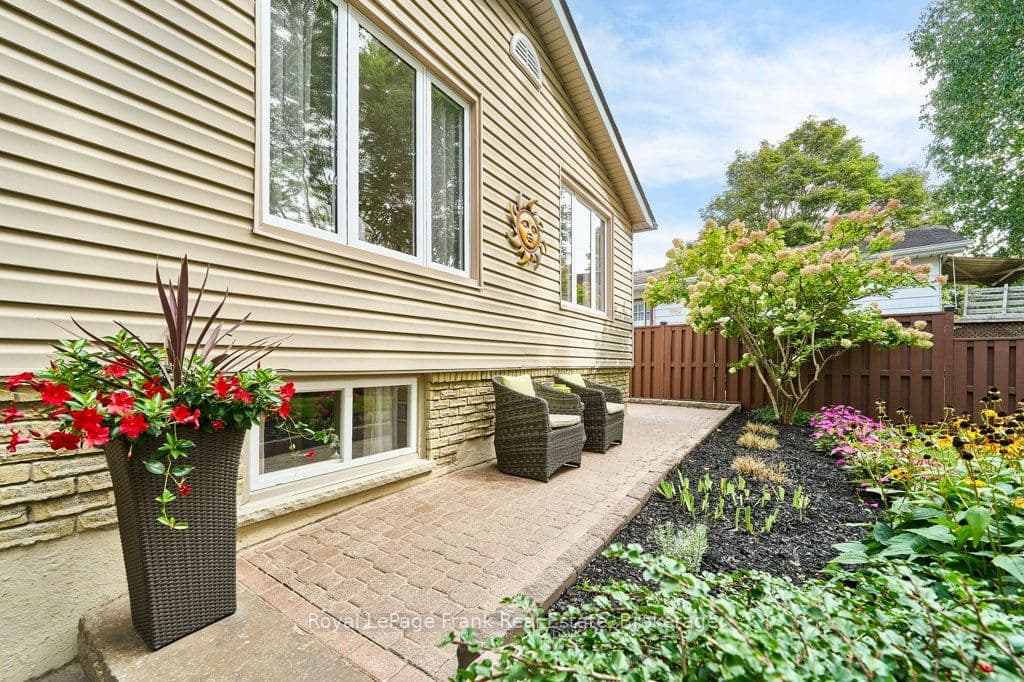 1006 Cardinal Court, Oshawa, ON L1G 6Y4