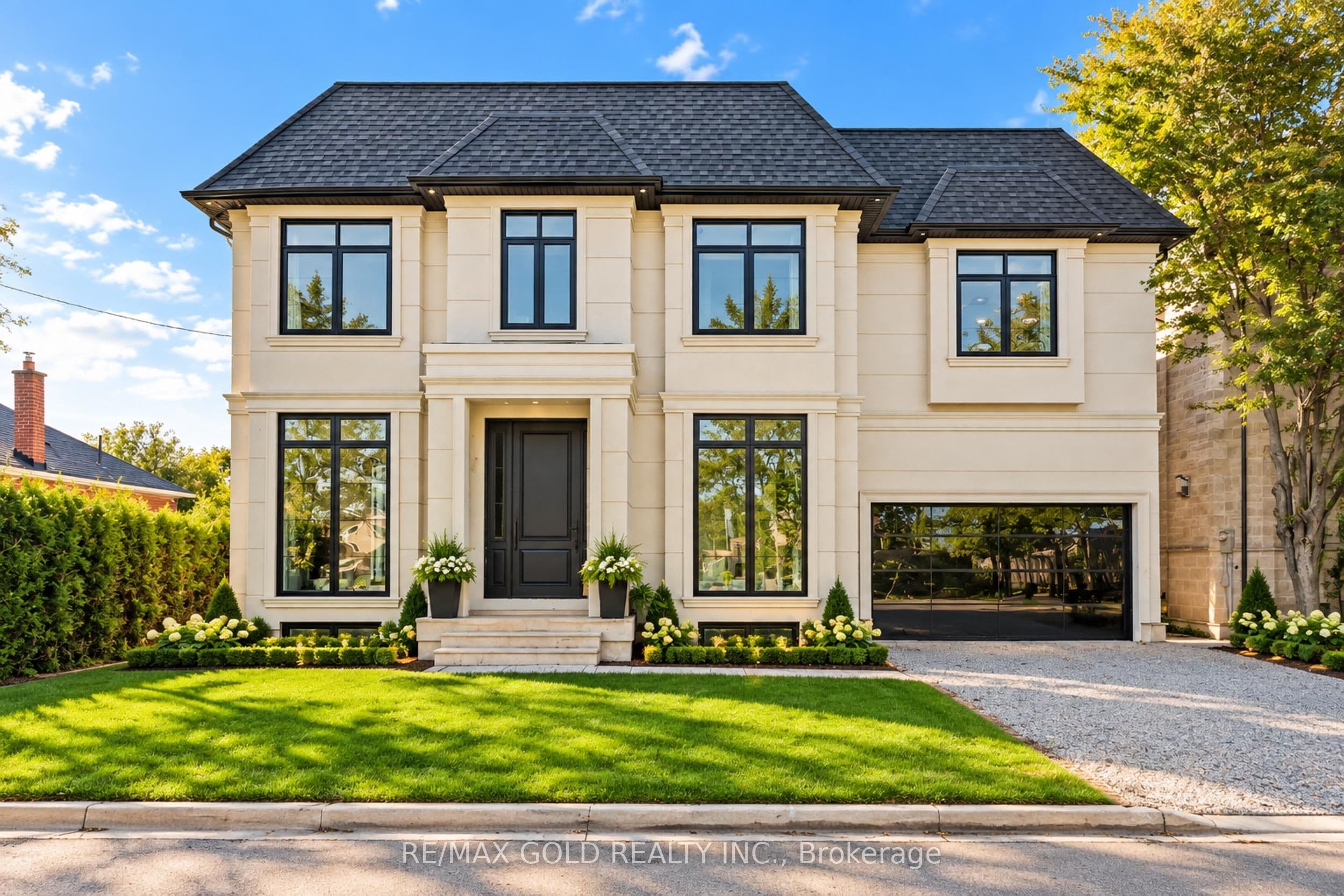15 Mckenzie Street, Vaughan, ON L4L 2E4