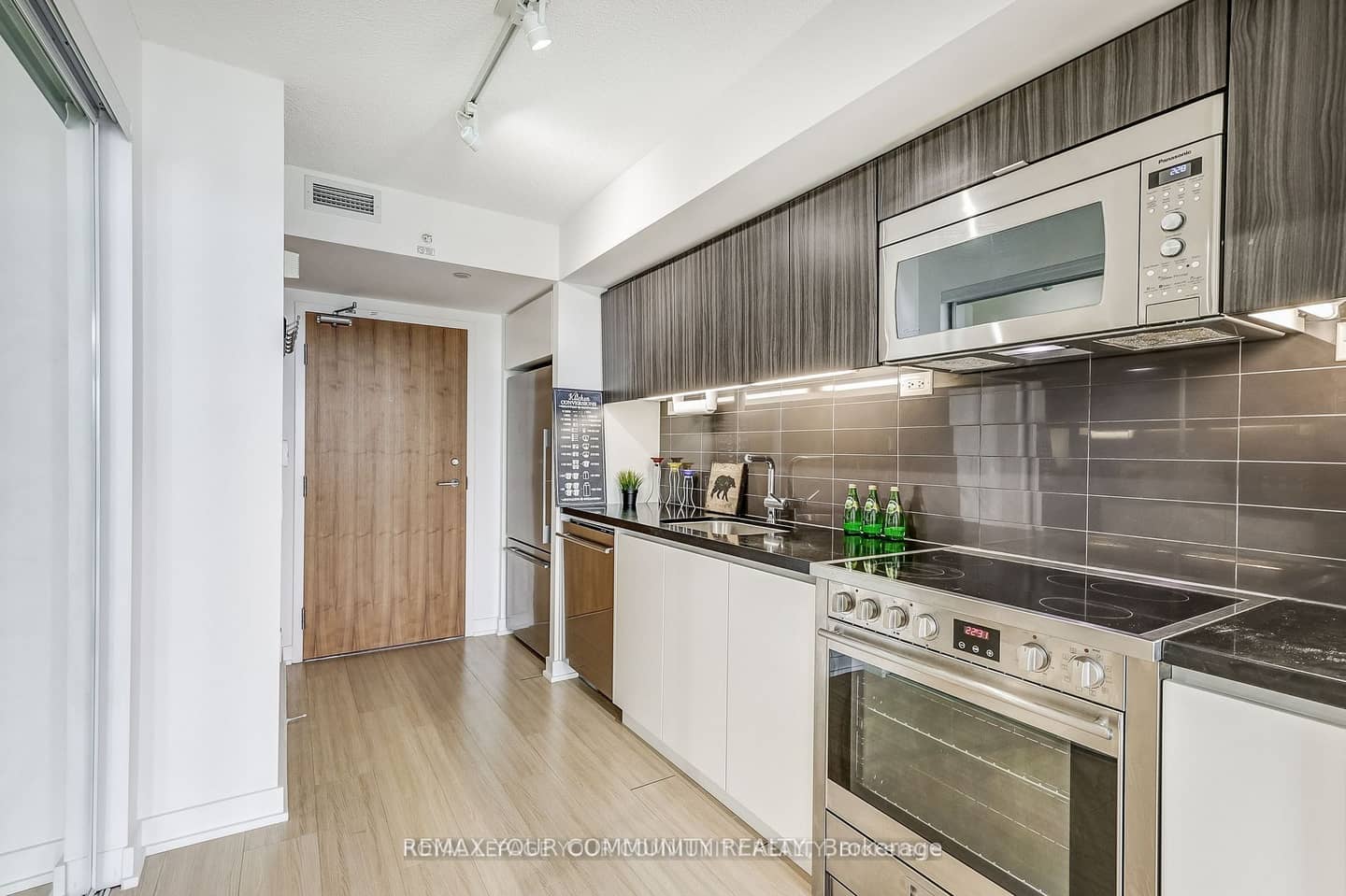 85 Queens Wharf Road 3208, Toronto, ON M5V 0J9