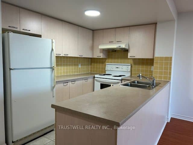 130 Pond Drive 905, Markham, ON L3T 7W5