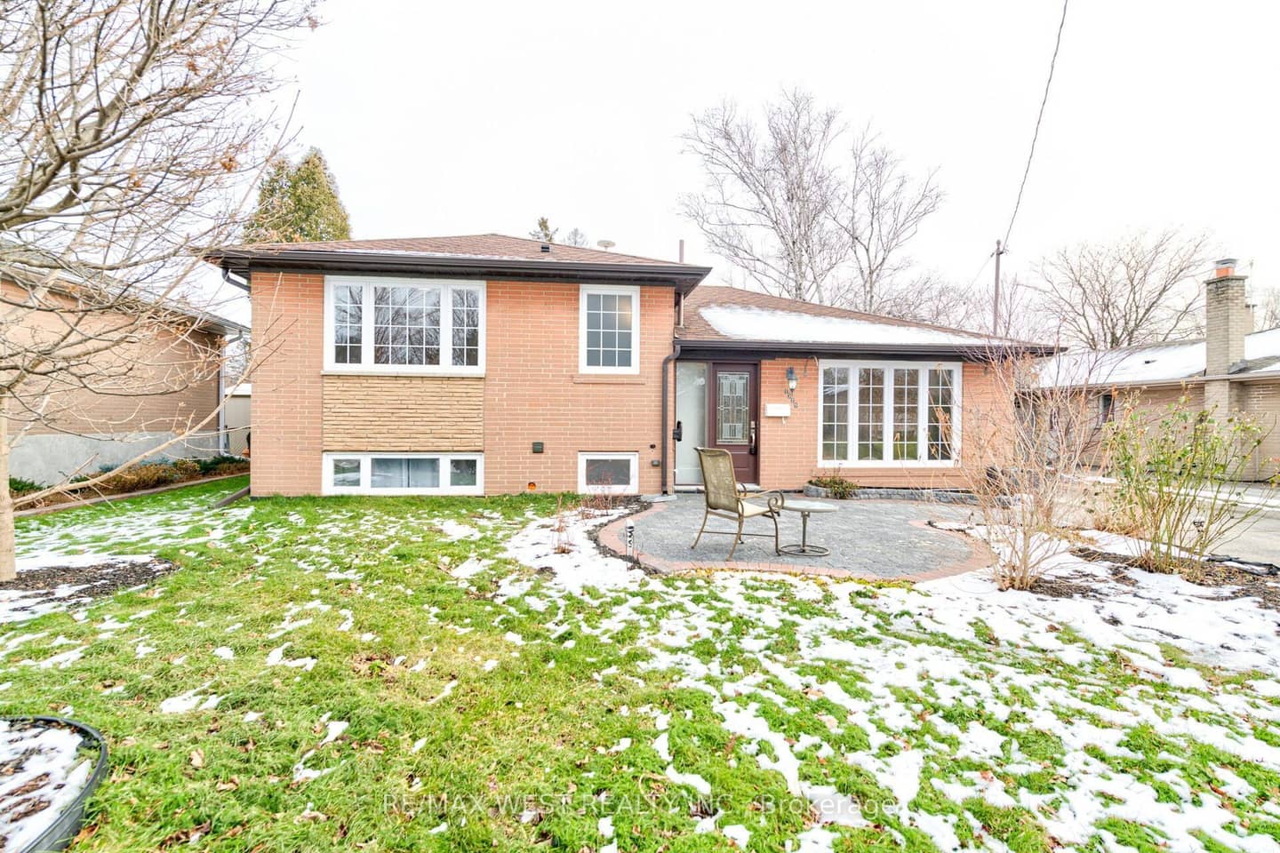 1328 Pinegrove Road, Oakville, ON L6L 2X3