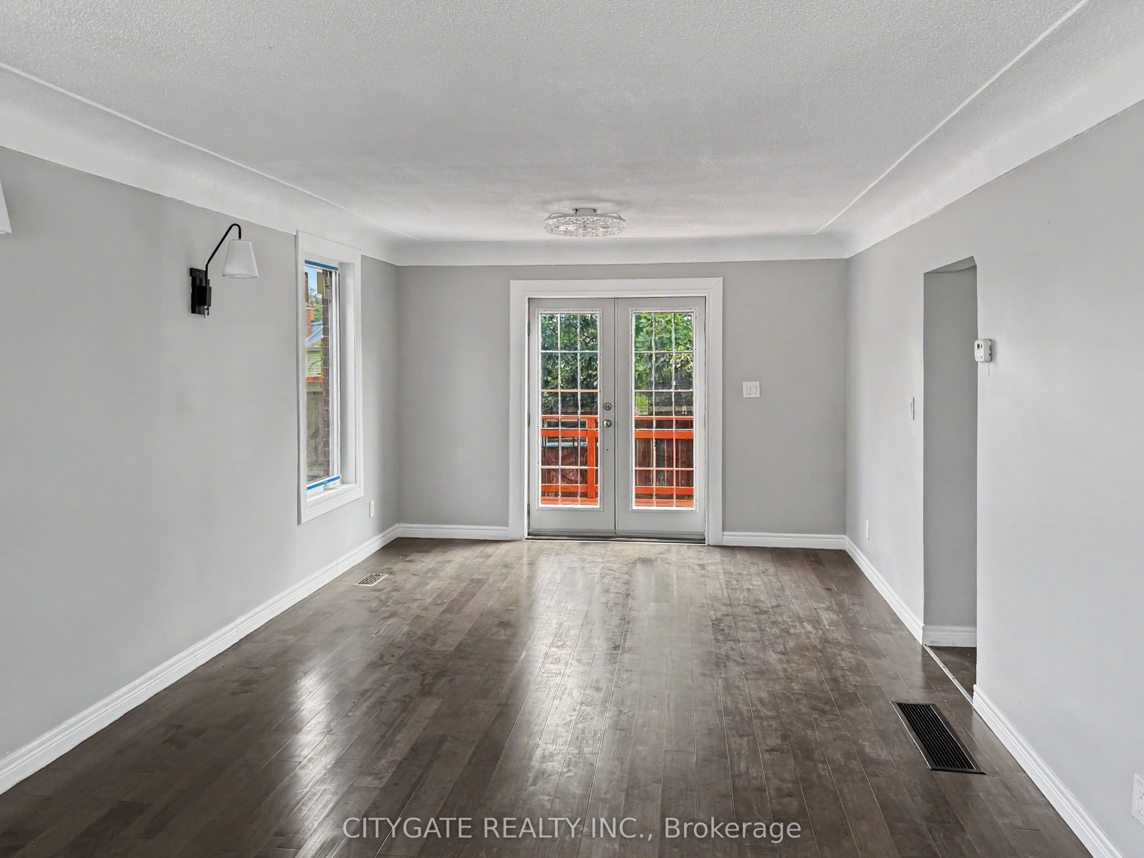687 Upper James Street, Hamilton, ON L9C 2Z4