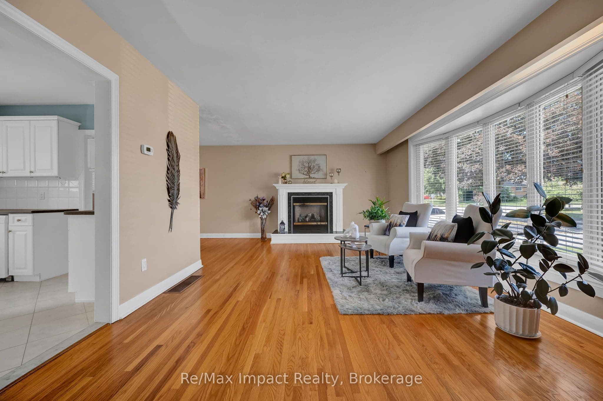 702 Westdale Court, Oshawa, ON L1J 5B5