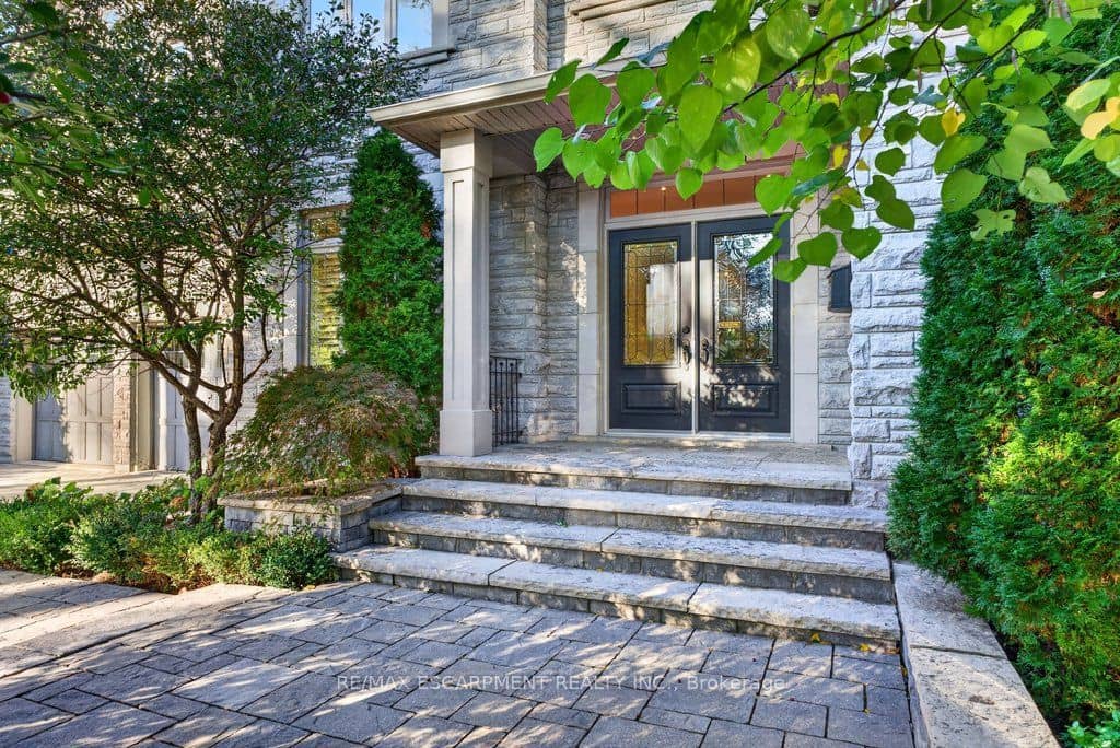 225 Lakeside Avenue, Burlington, ON L7N 1Y4