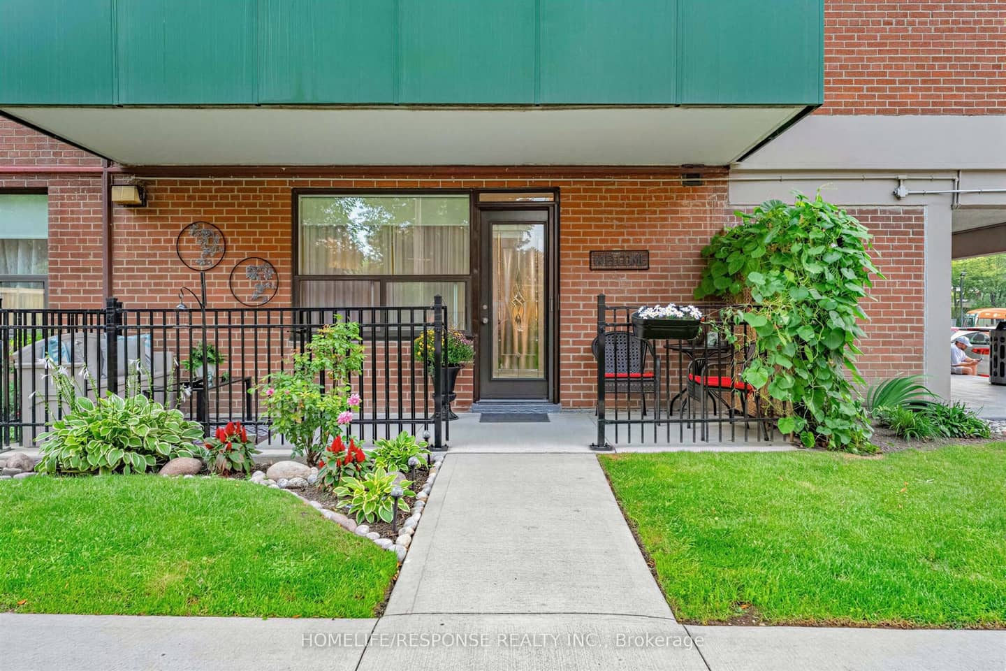 49 Queen Street E 103, Mississauga, ON L5G 4N6