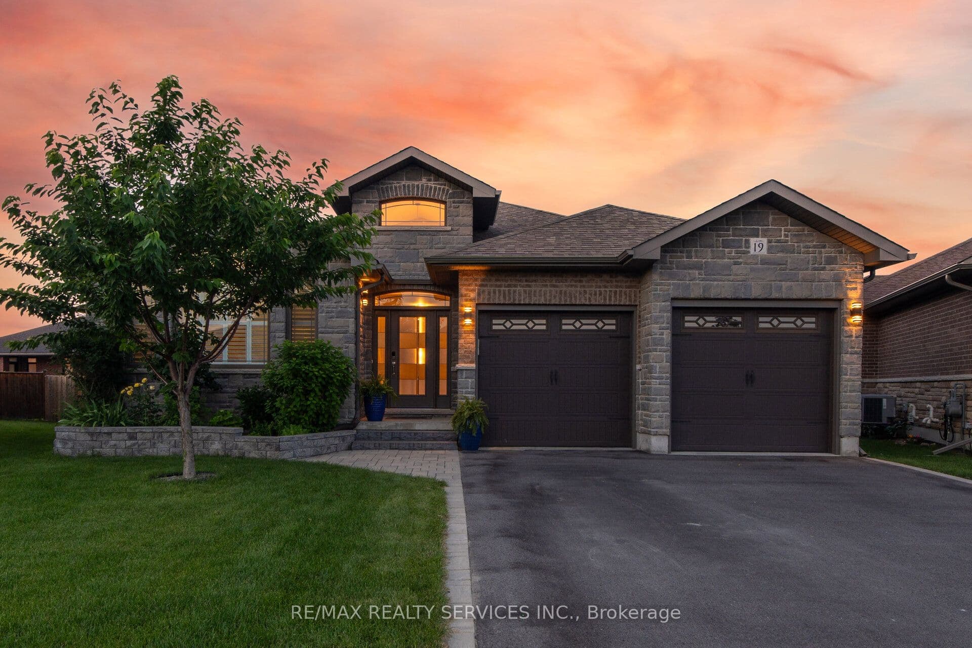19 Charleston Court, Belleville, ON K8N 0H1