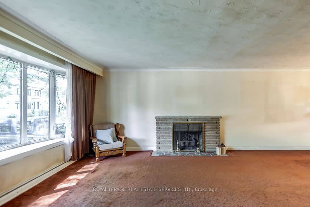 1463 Garnet Avenue, Mississauga, ON L5G 4C5