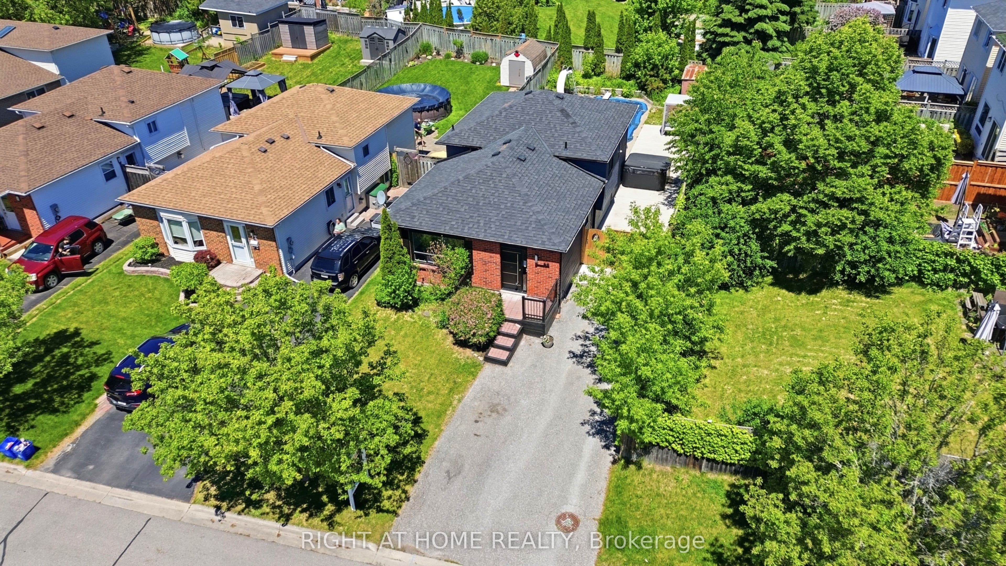 68 Overbank Drive, Oshawa, ON L1J 7Y8