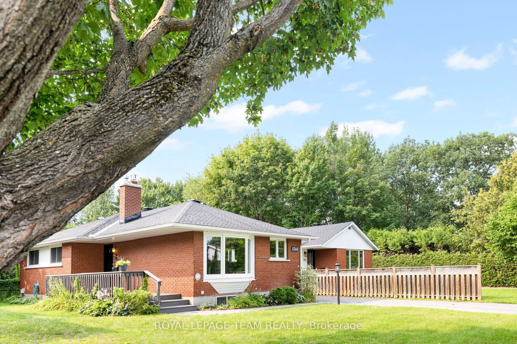 2349 Edwin Crescent, Parkway Park - Queensway Terrace S and Area, ON K2C 1H8