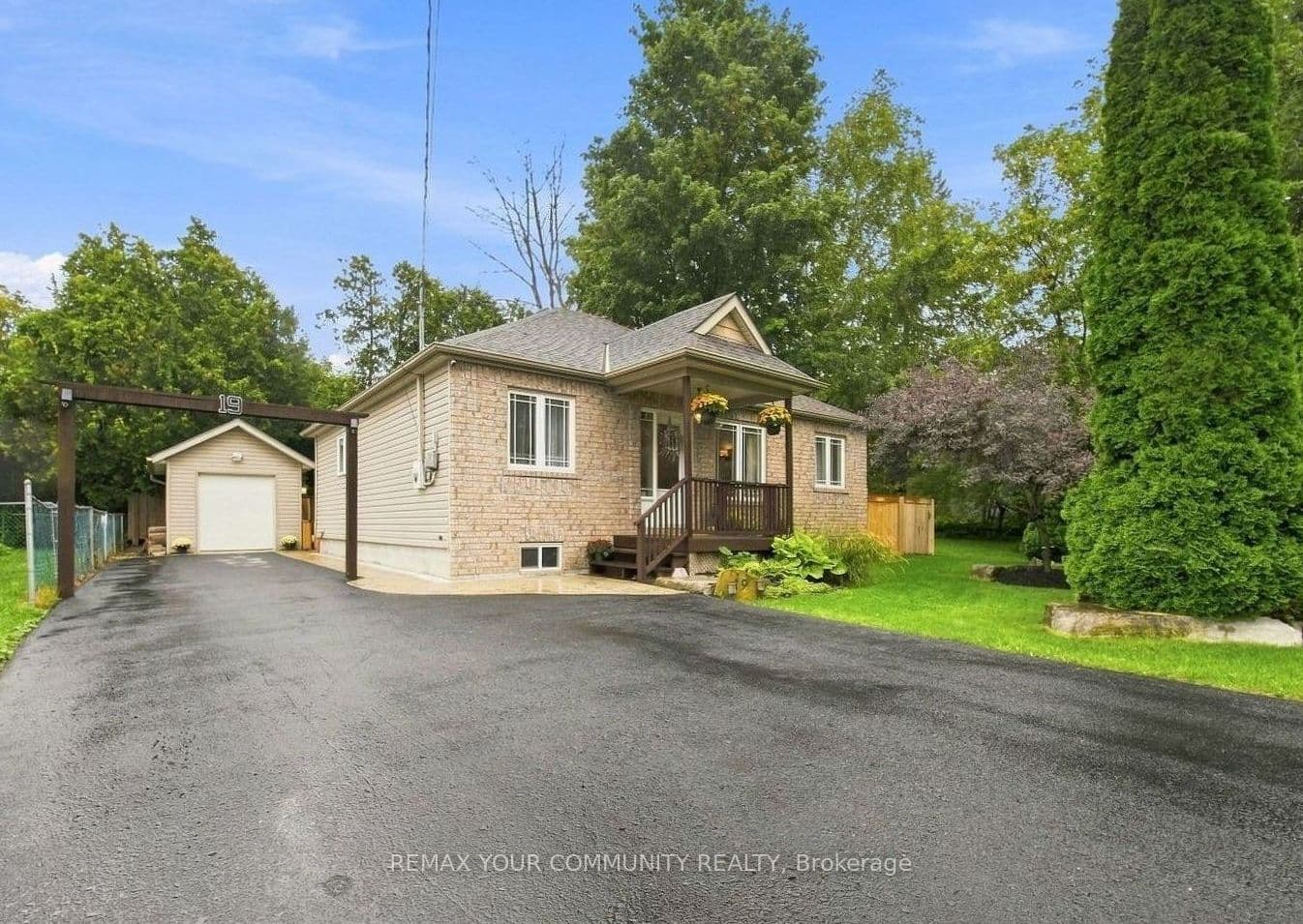 19 De Geer Street, Georgina, ON L0E 1L0