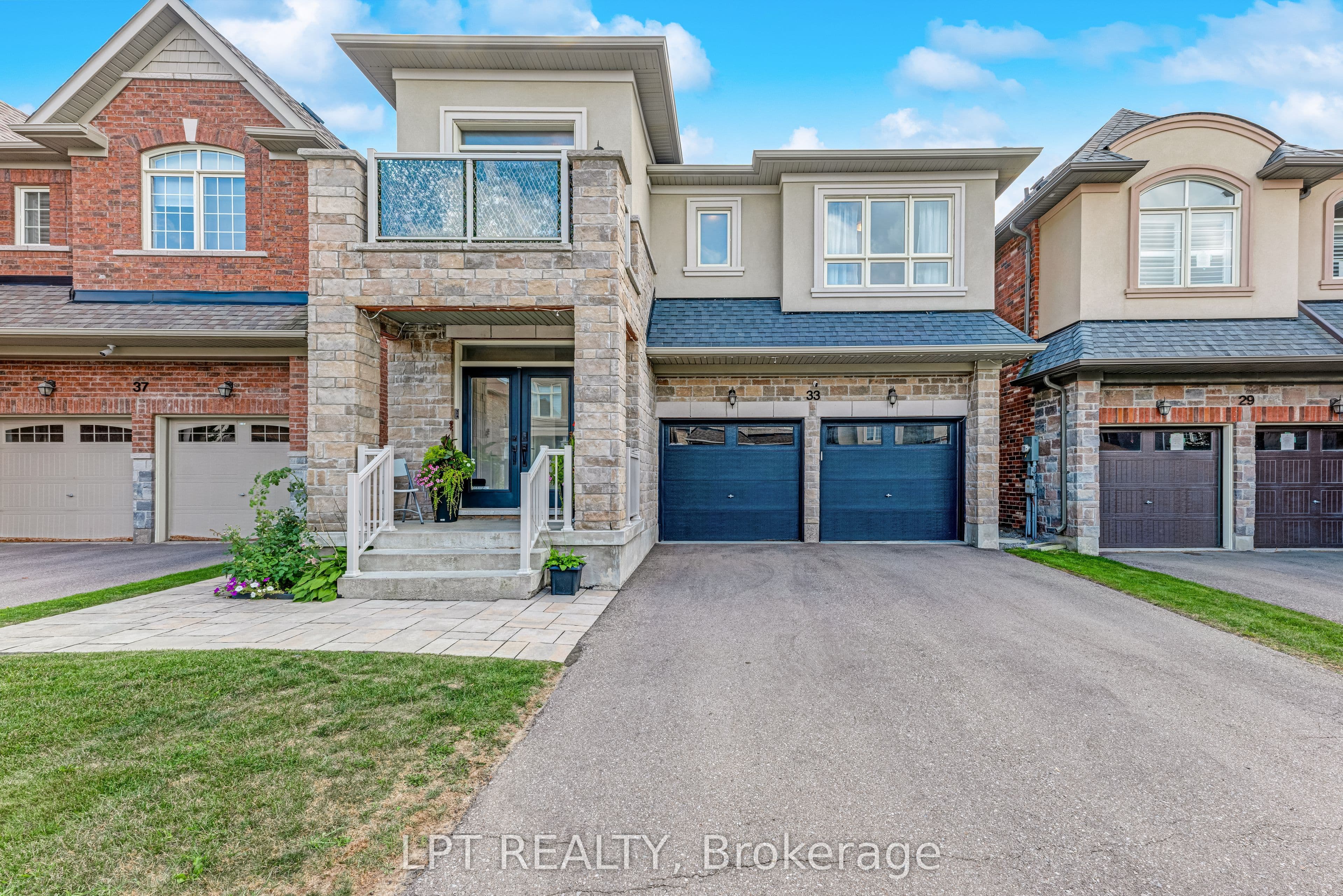 33 Mondial Crescent, East Gwillimbury, ON L9N 0S1