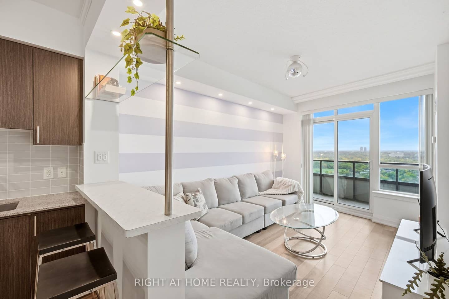 7171 Yonge Street 1702, Markham, ON L3T 0C5