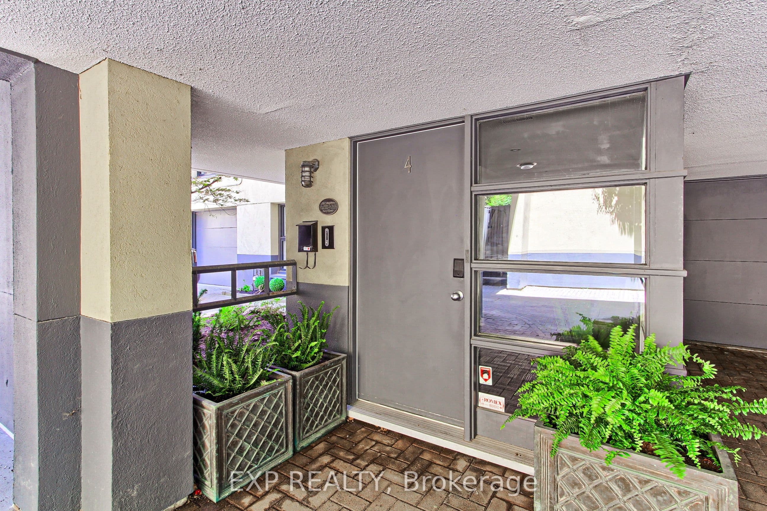 306 Sackville Street 4, Toronto, ON M5A 3G2