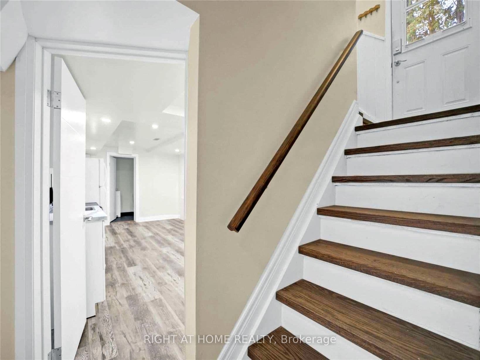 116 Cherrywood Drive BSMT, Newmarket, ON L3Y 2X7