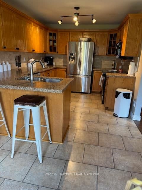 72 Douglas Street, Georgina, ON L0E 2R0