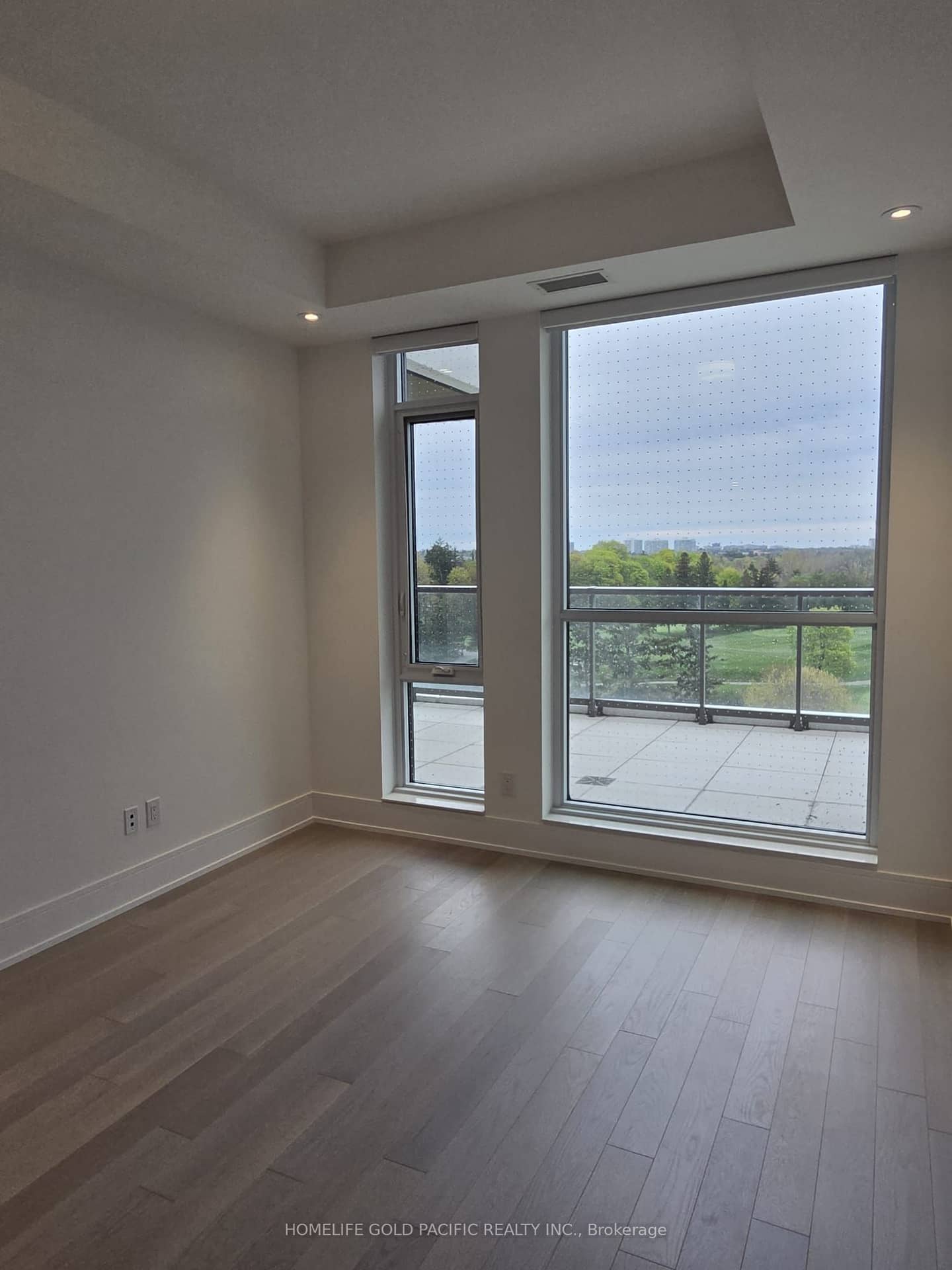 399 Royal Orchard Boulevard 519, Markham, ON L3T 0H3