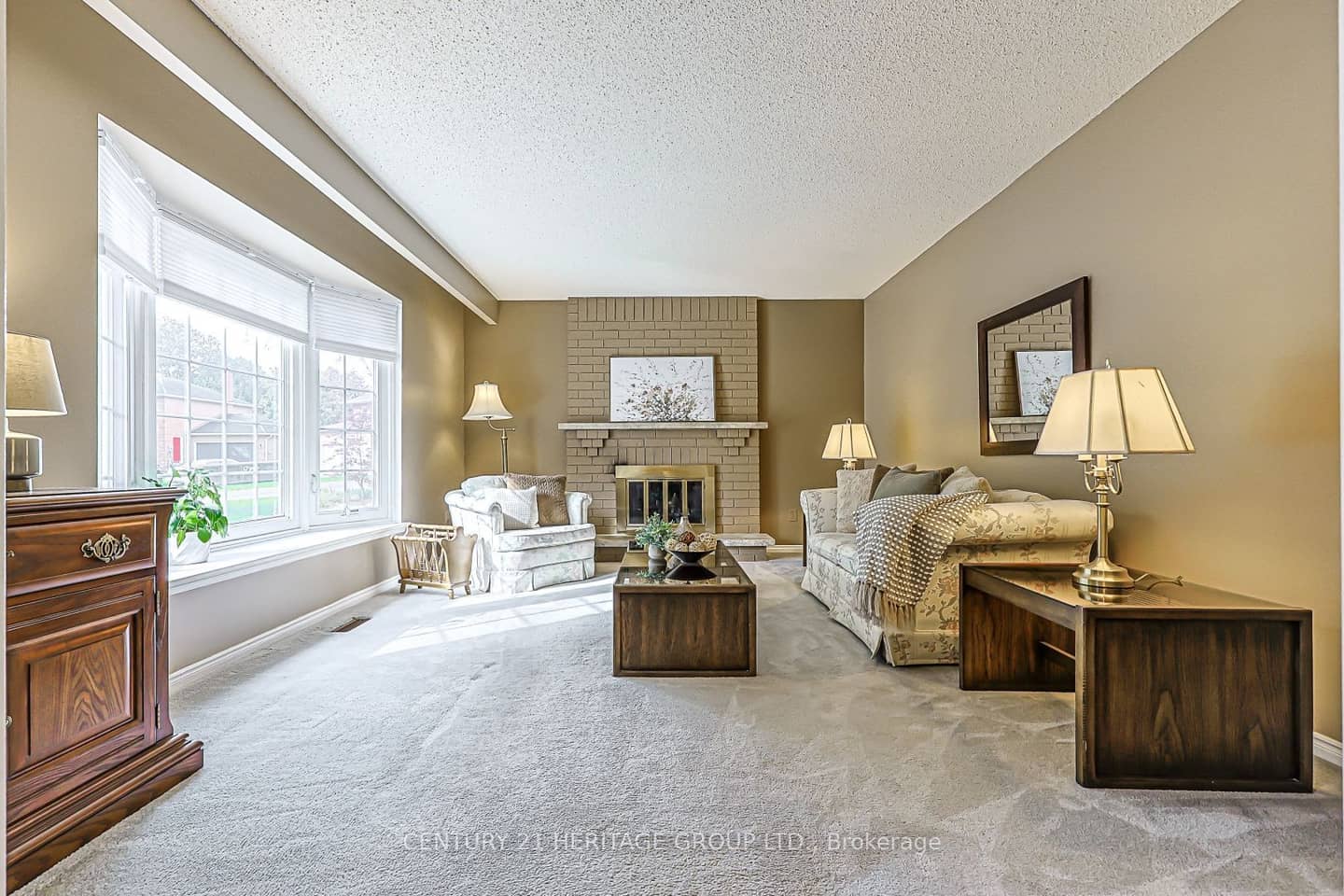 20 Simmons Crescent, Aurora, ON L4G 6B5