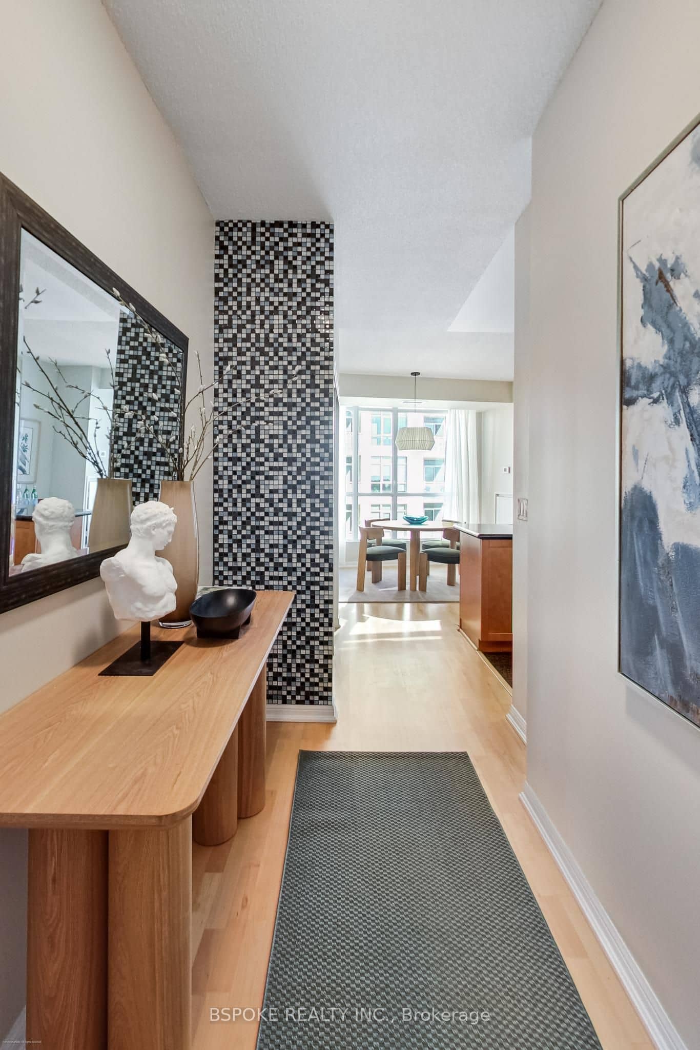 628 Fleet Street 825, Toronto, ON M5V 1A8