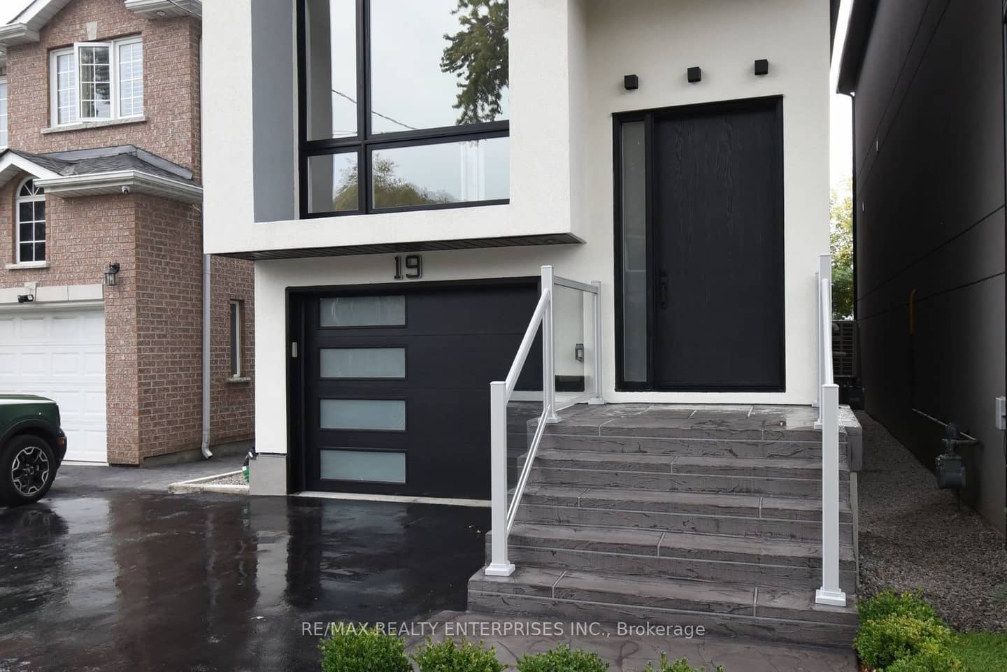 19 Simpson Avenue, Toronto, ON M8Z 1C9