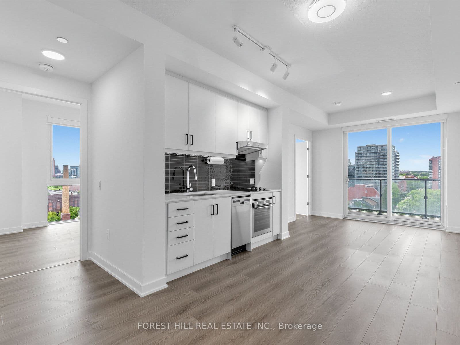 9 Tecumseth Street 807, Toronto, ON M5V 0S5