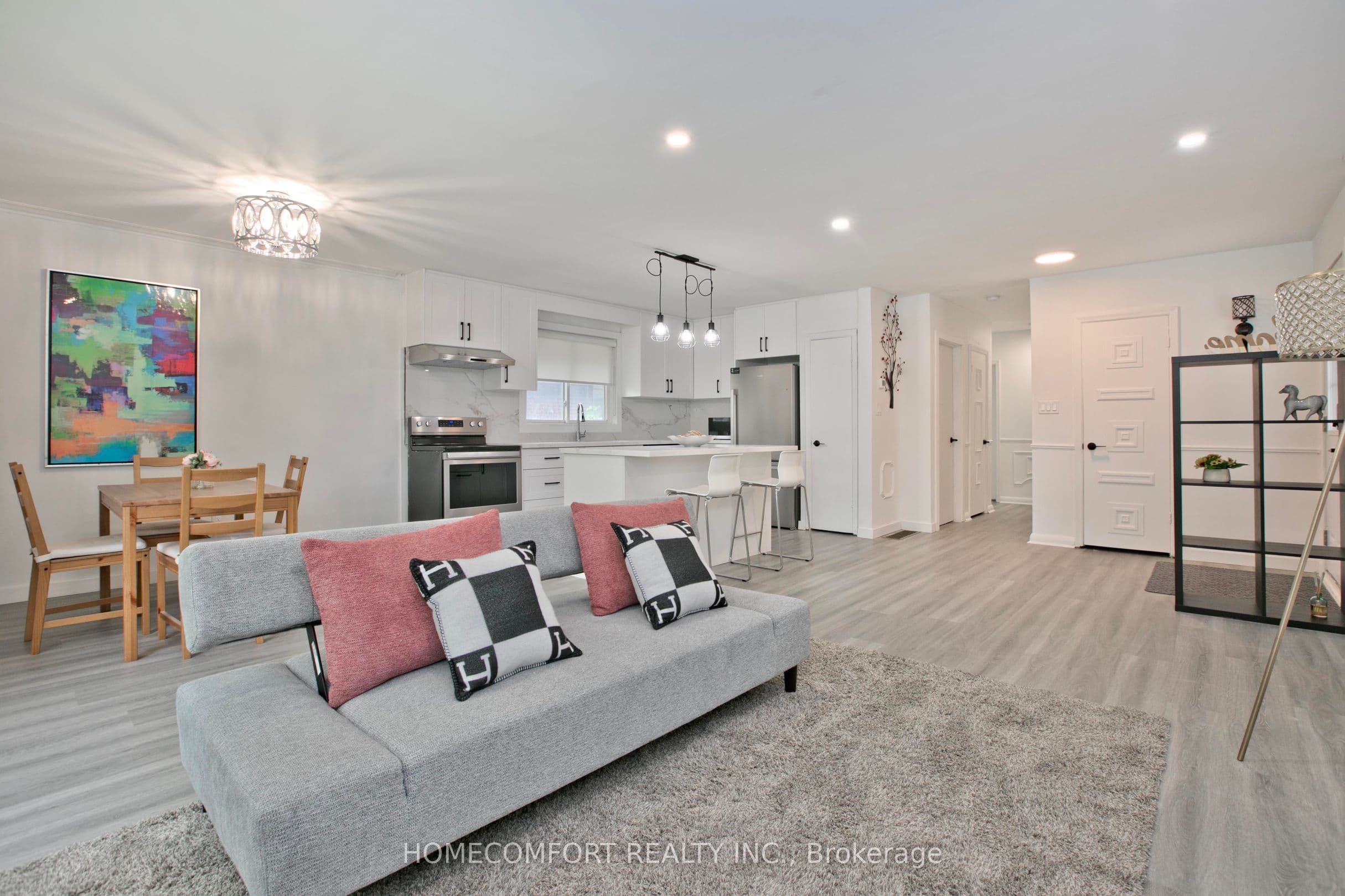 19 Beacham Crescent, Toronto, ON M1T 1M9