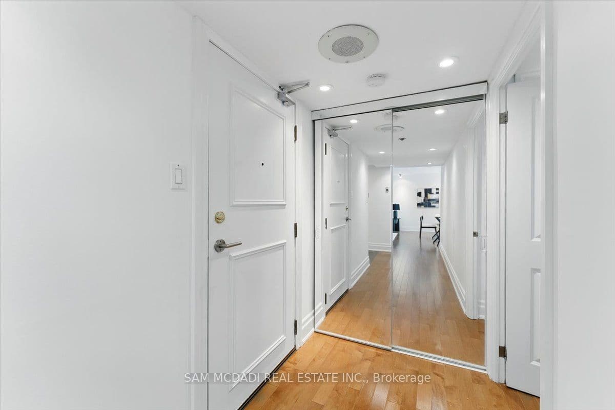 2045 Lake Shore Boulevard W 1605, Toronto, ON M8V 2Z6