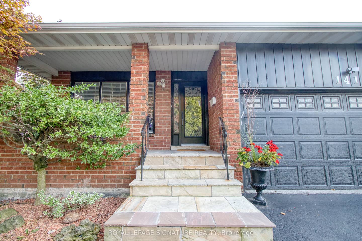 1414 Harmsworth Square, Oakville, ON L6H 3E7