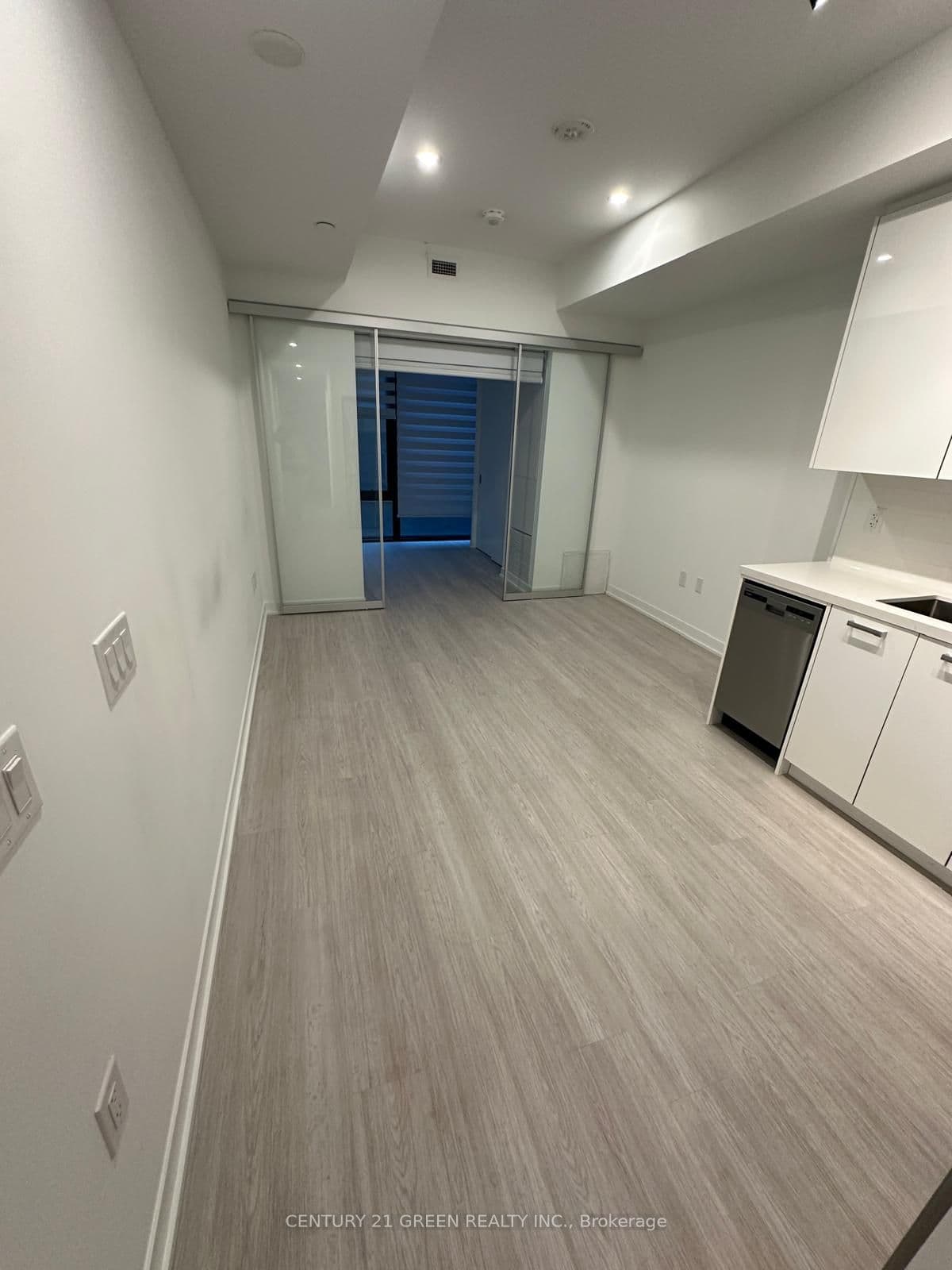 195 McCaul Street 414, Toronto, ON M5T 0E5