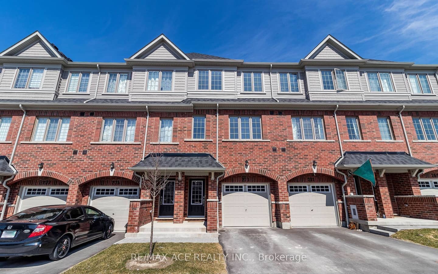 2560 Barbarolli Path 109, Oshawa, ON L1L 0P9