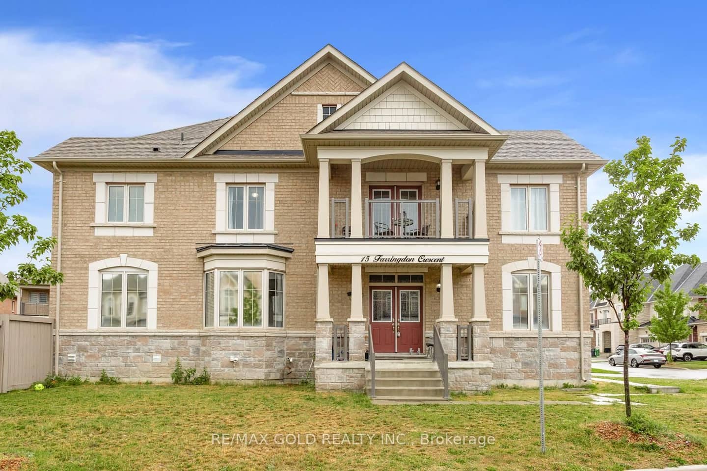 15 Farringdon Crescent, Brampton, ON L7A 4Z5