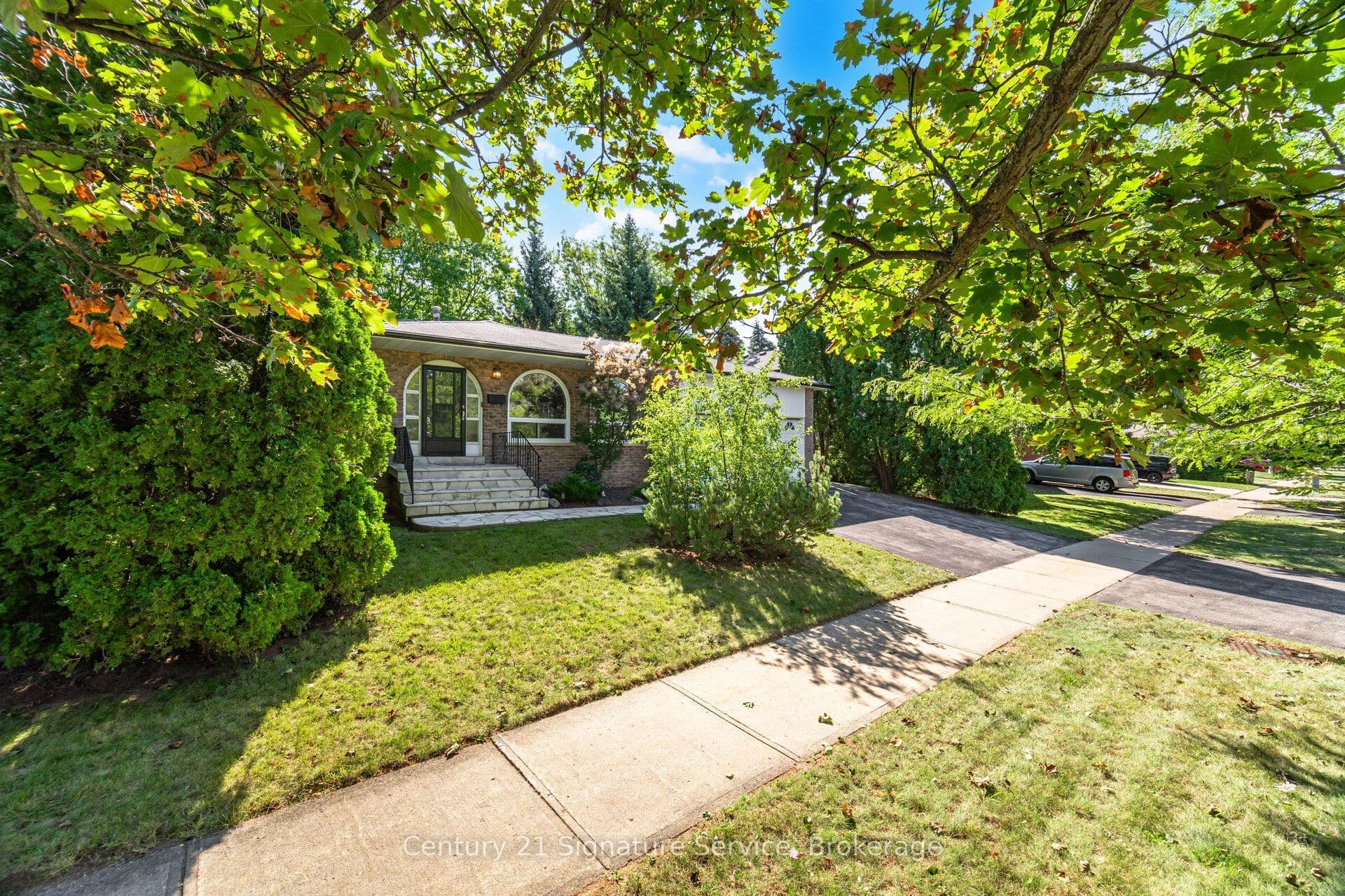 1166 Grand Boulevard, Oakville, ON L6H 2V1