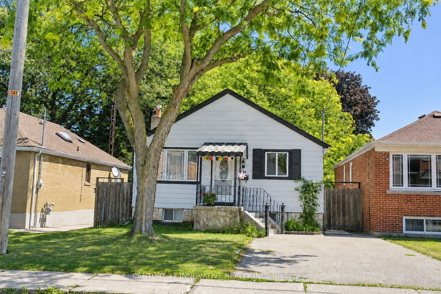 101 Heale Avenue, Toronto, ON M1N 3X9