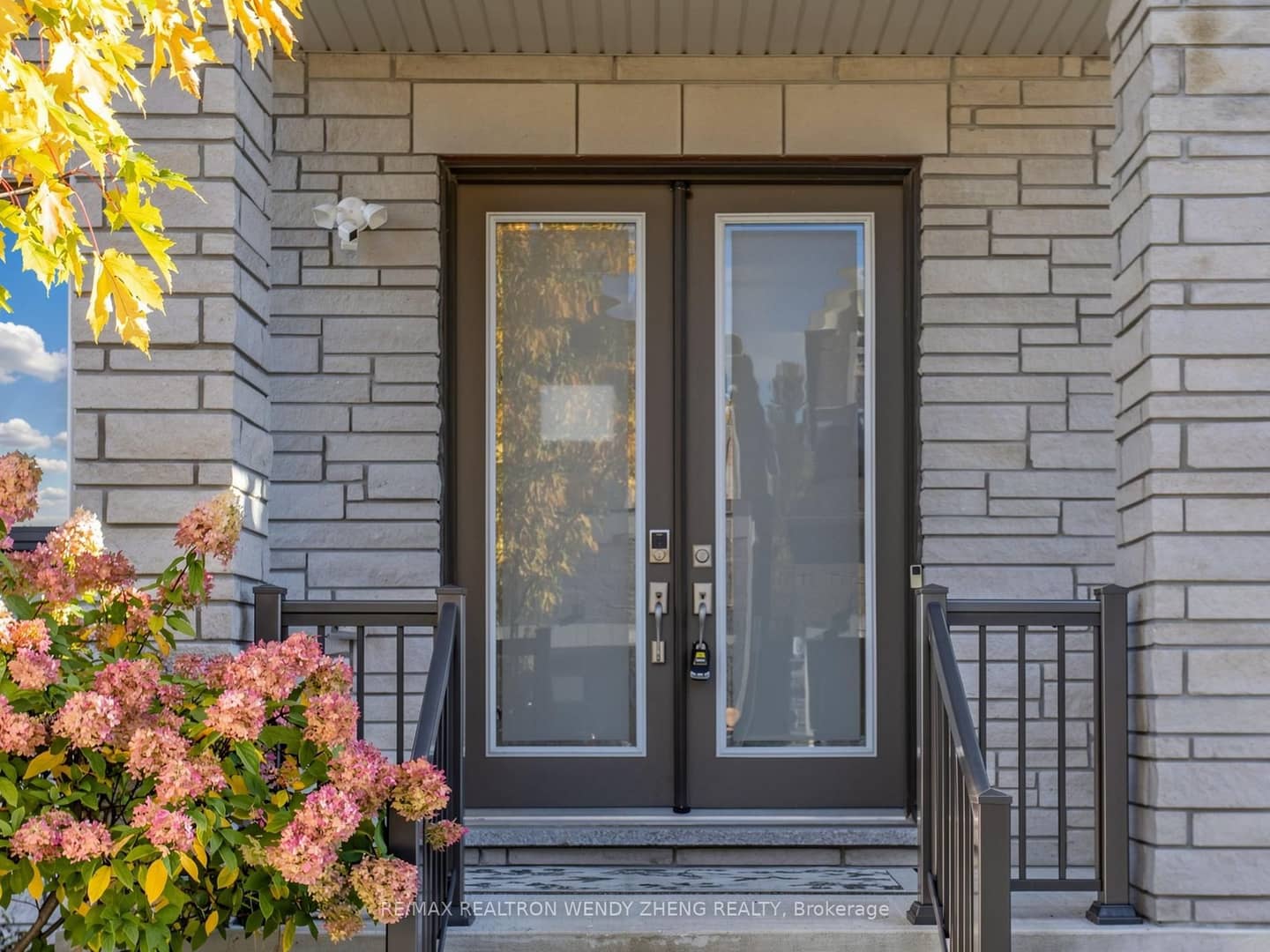 192 Sunset Vista Court, Aurora, ON L4G 3Y1