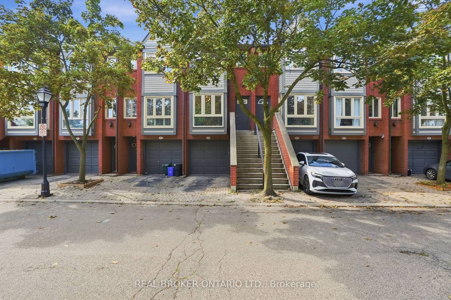 895 Maple Avenue 407, Burlington, ON L7S 2H7