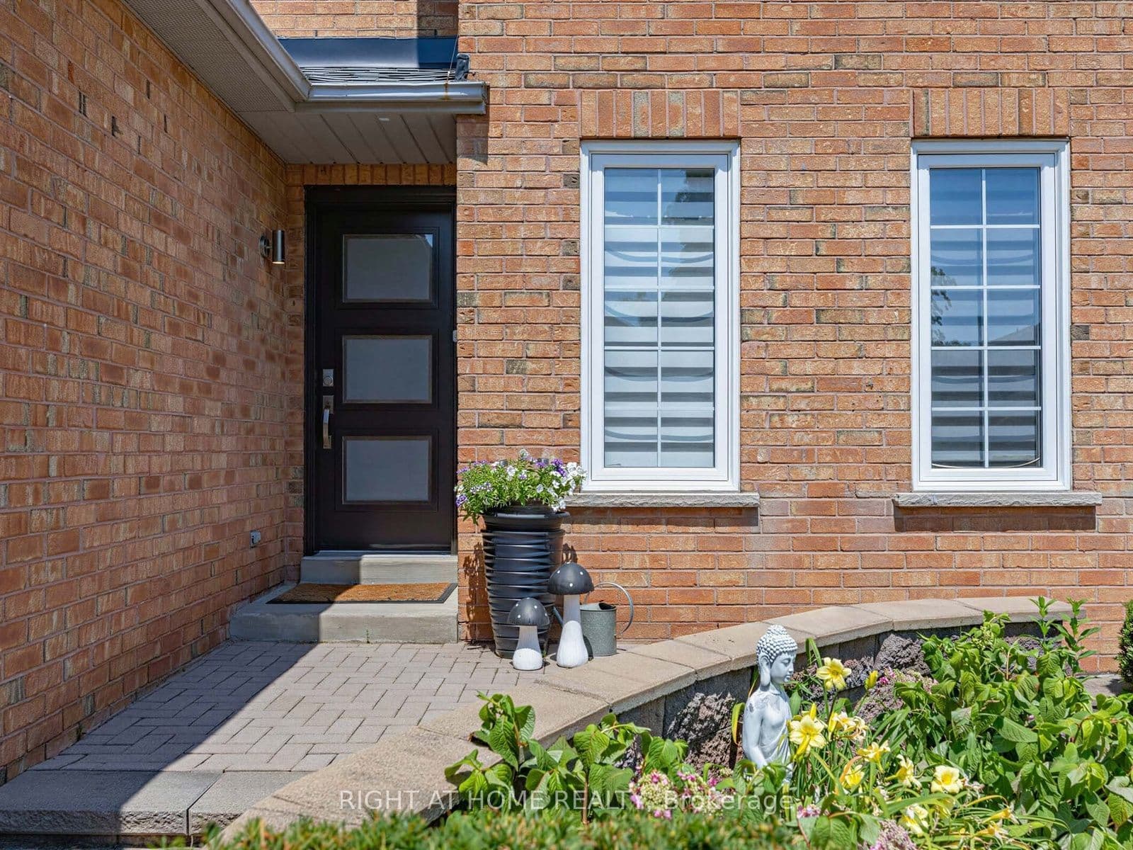 4236 Credit Pointe Drive, Mississauga, ON L5M 3K2