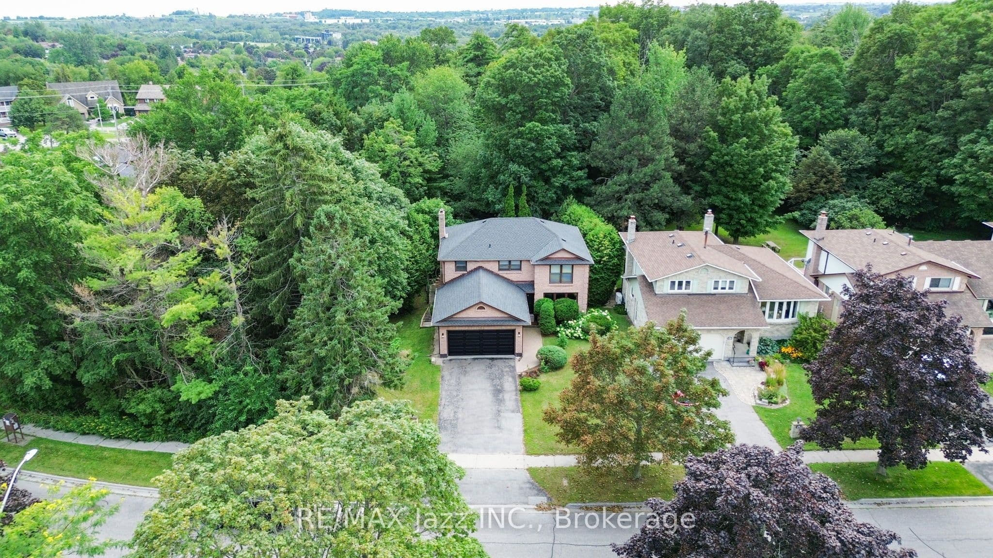 262 Athabasca Street, Oshawa, ON L1H 8E4