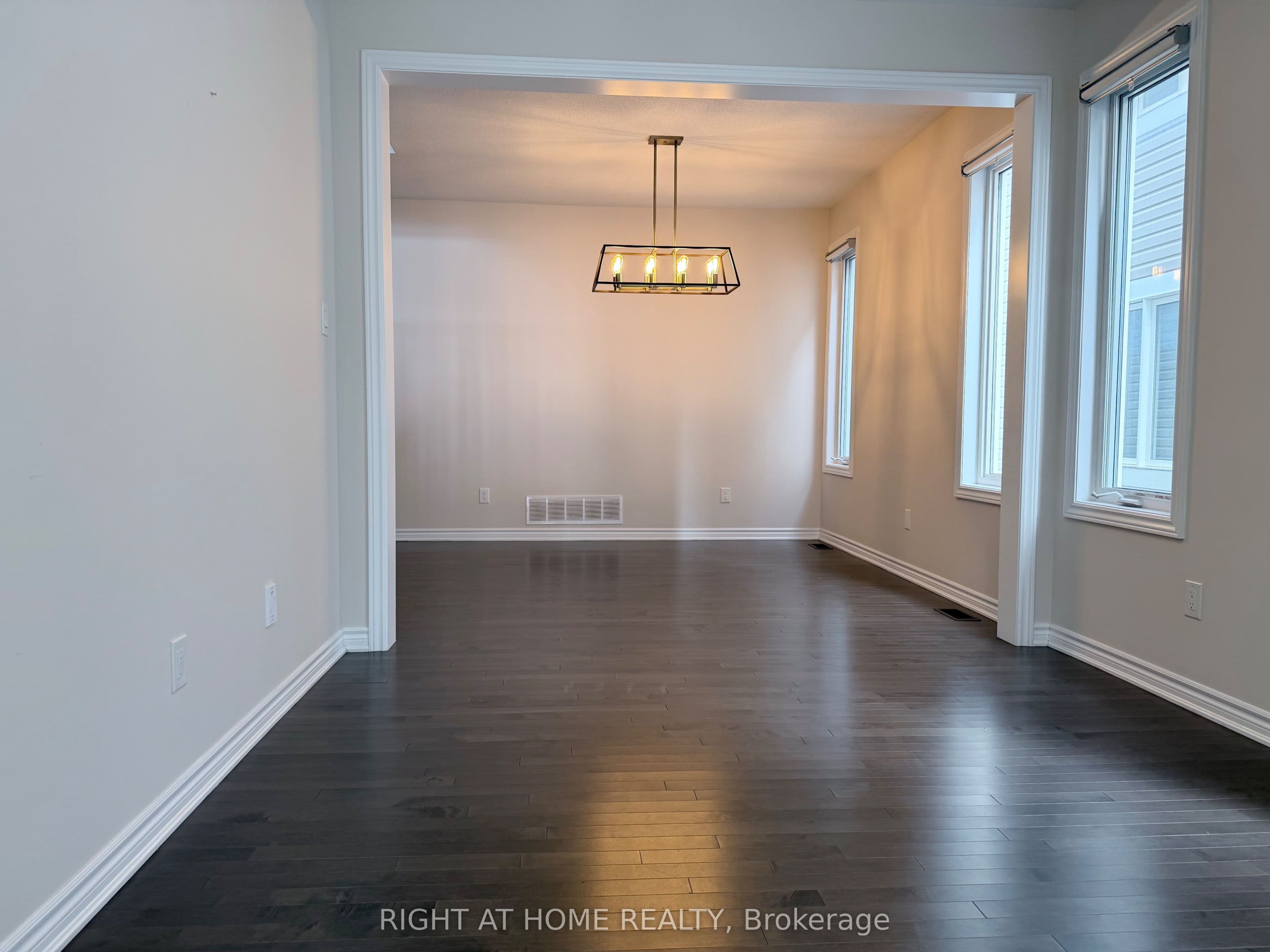 617 Silver Spruce Way, Kanata, ON K2M 2T6