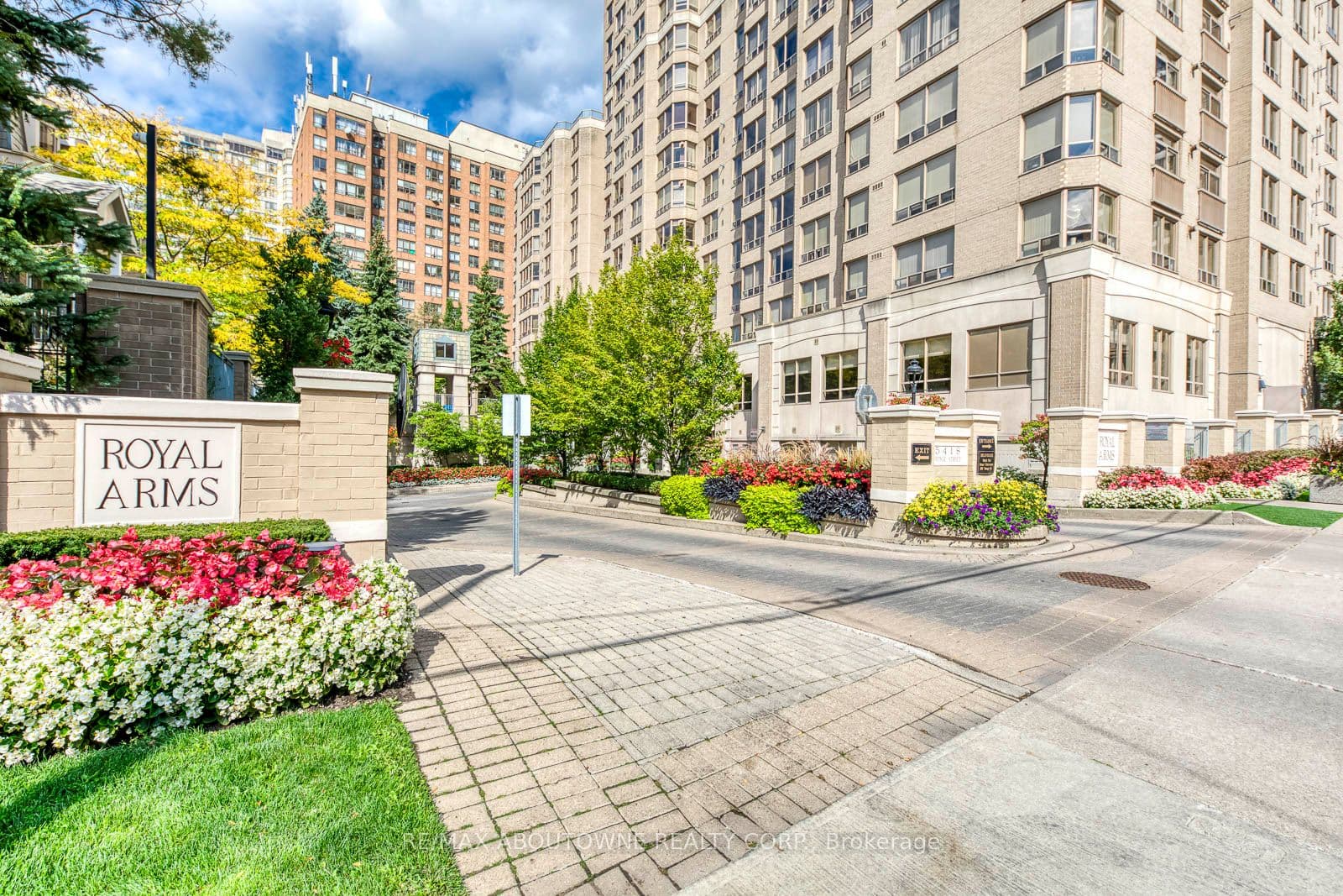 5418 Yonge Street 1805, Toronto, ON M2N 6X4