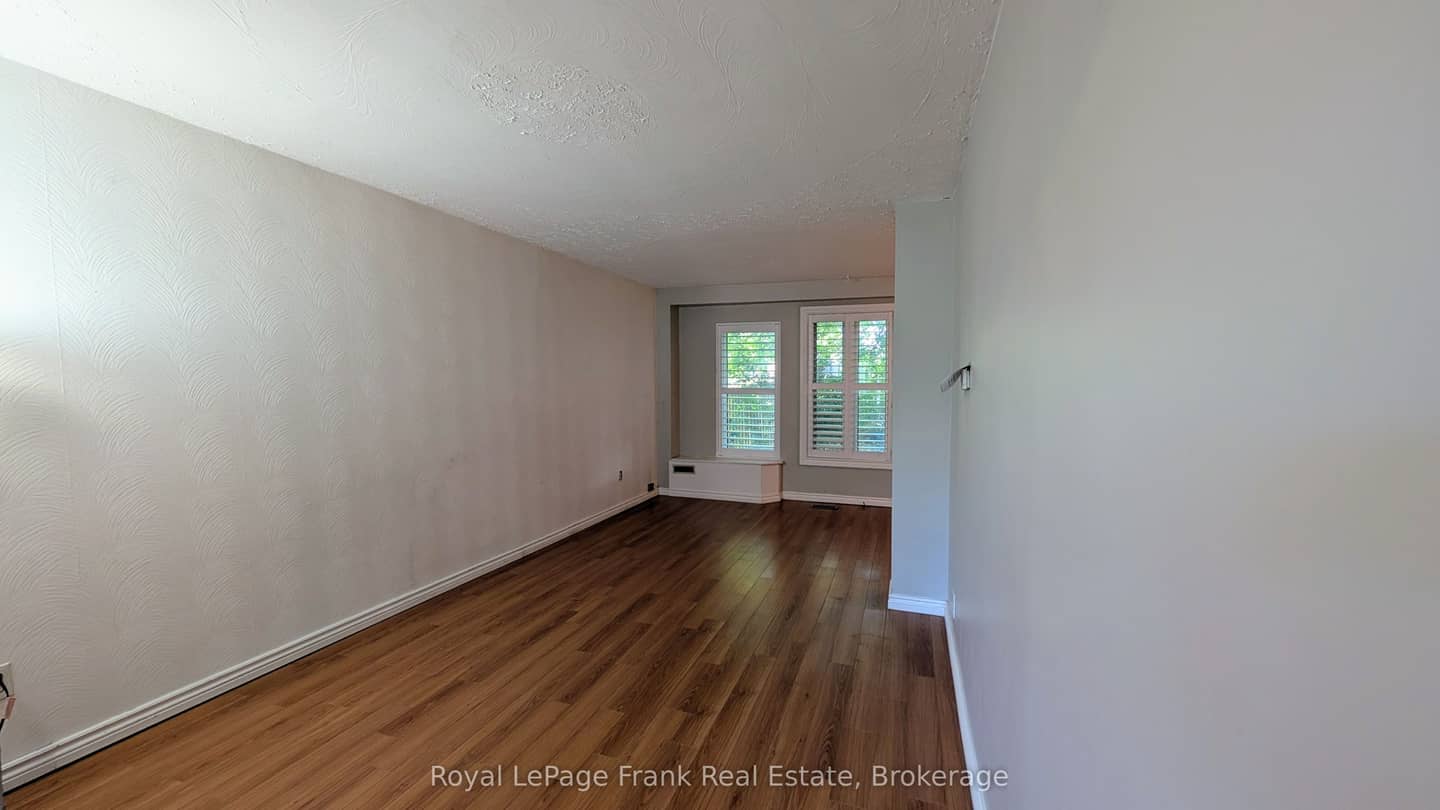 582 Lakeview Avenue, Oshawa, ON L1J 1B1