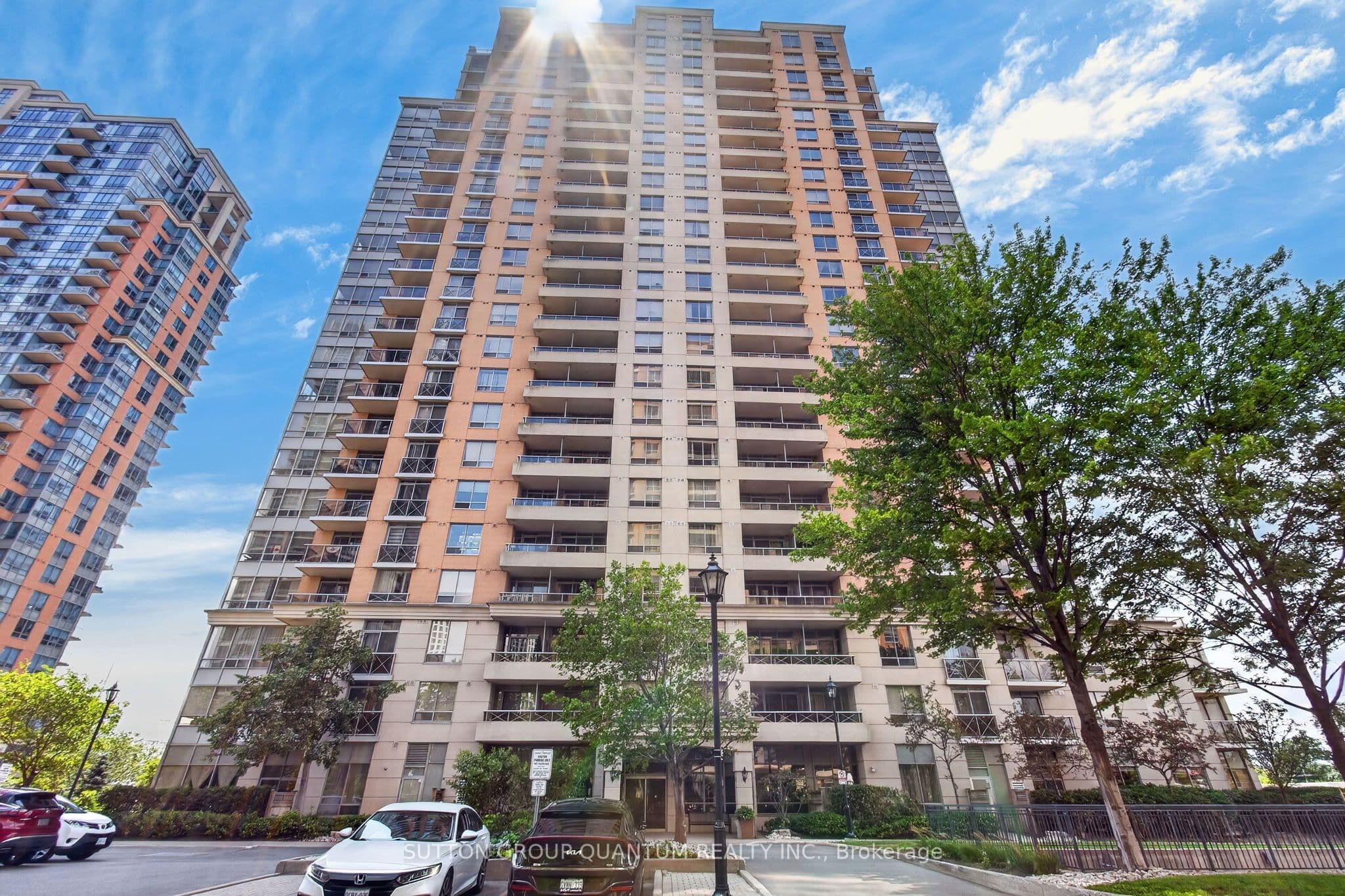 5233 Dundas Street W 723, Toronto, ON M9B 6M1