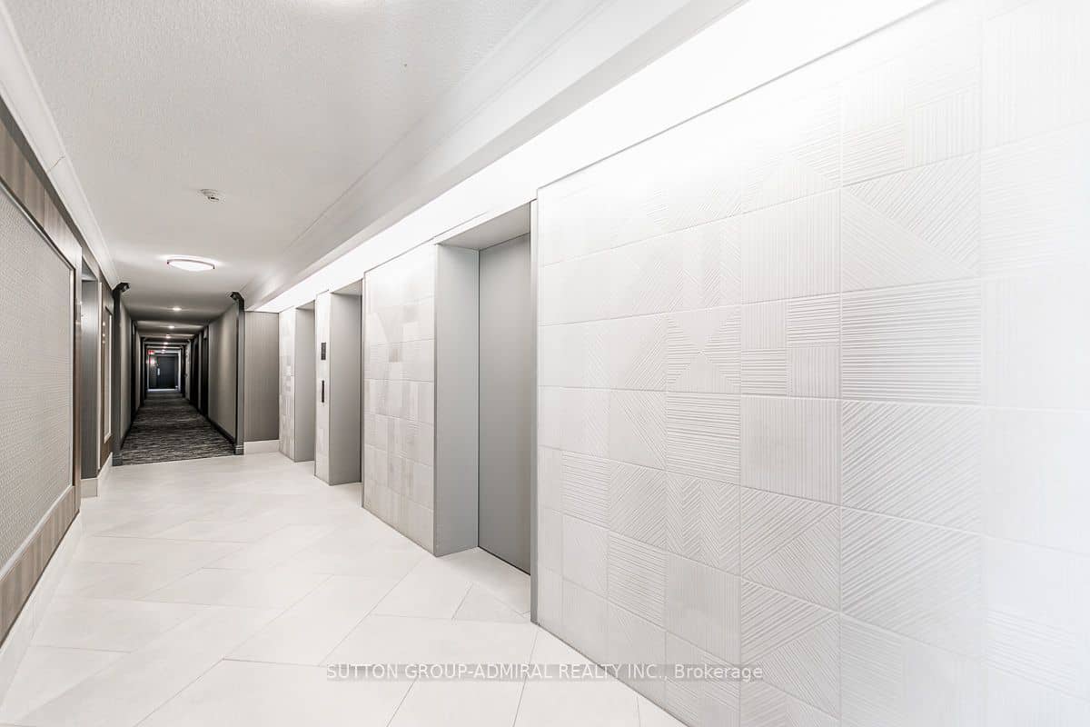 11 Townsgate Drive 1002, Vaughan, ON L4J 8G4