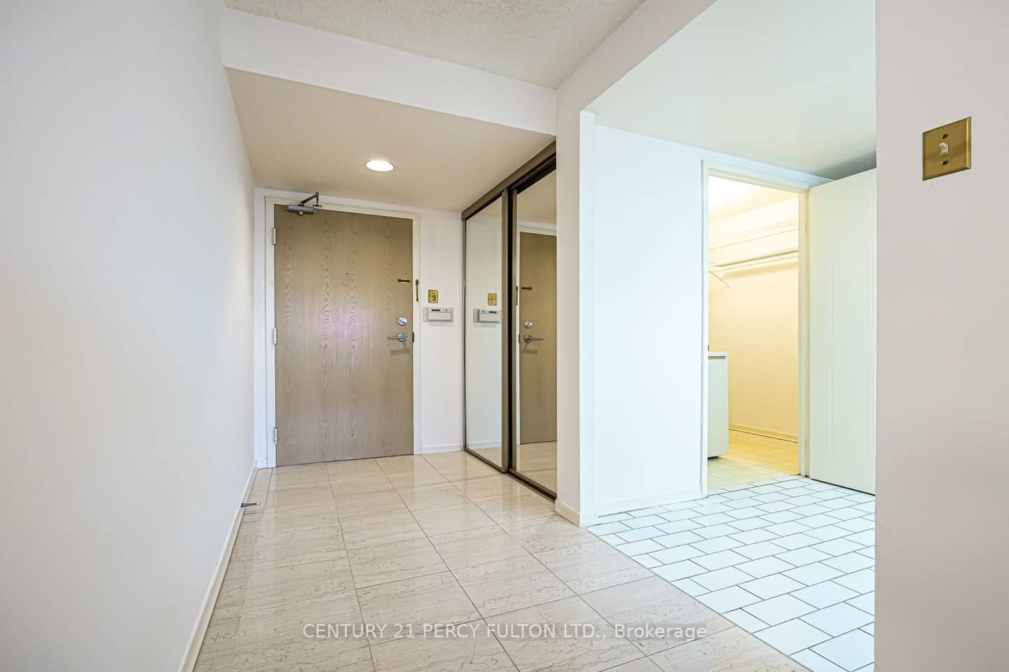 5 Kenneth Avenue 907, Toronto, ON M2N 6M7