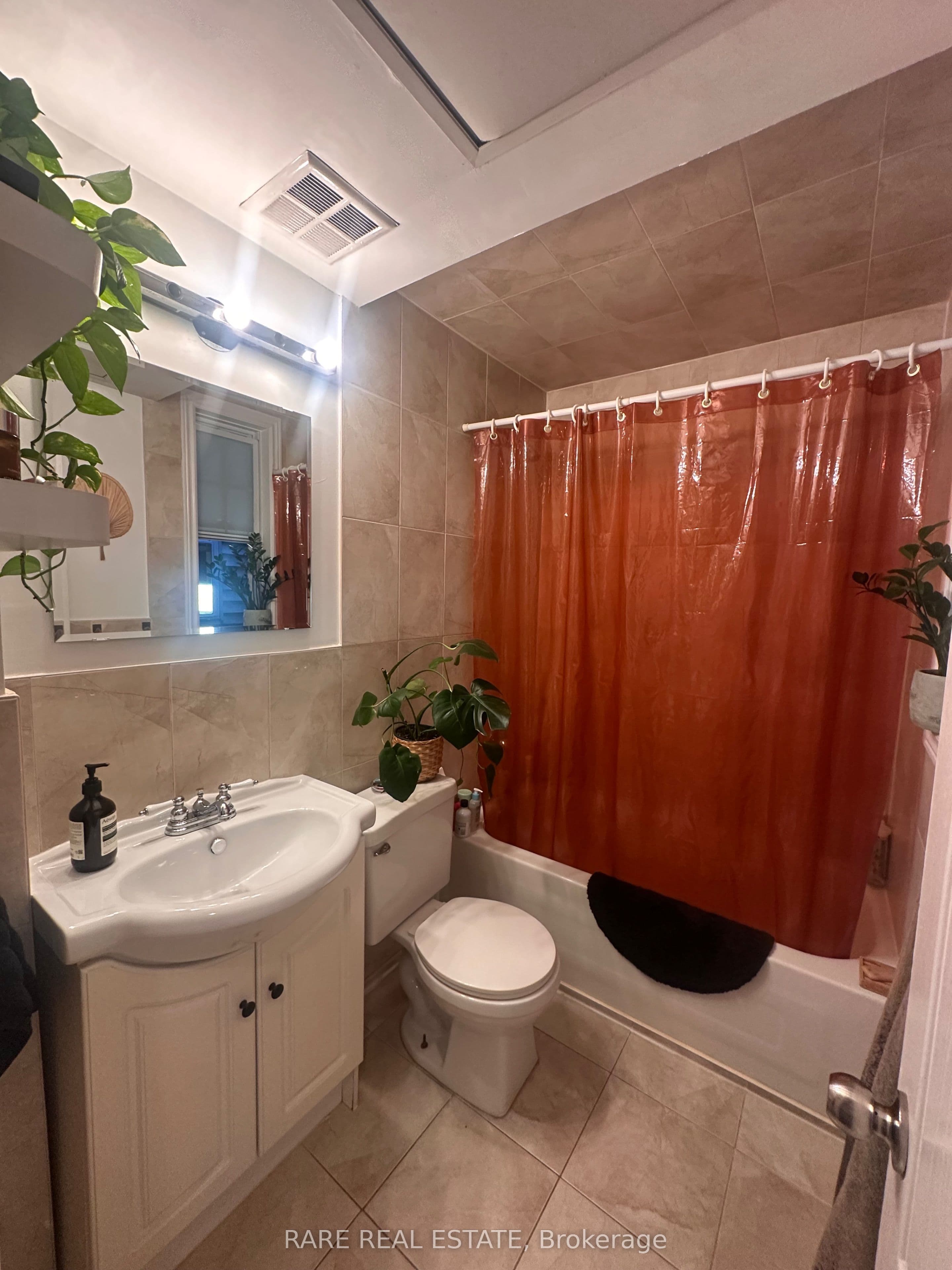 198 Augusta Avenue 3, Toronto, ON M5T 2L6