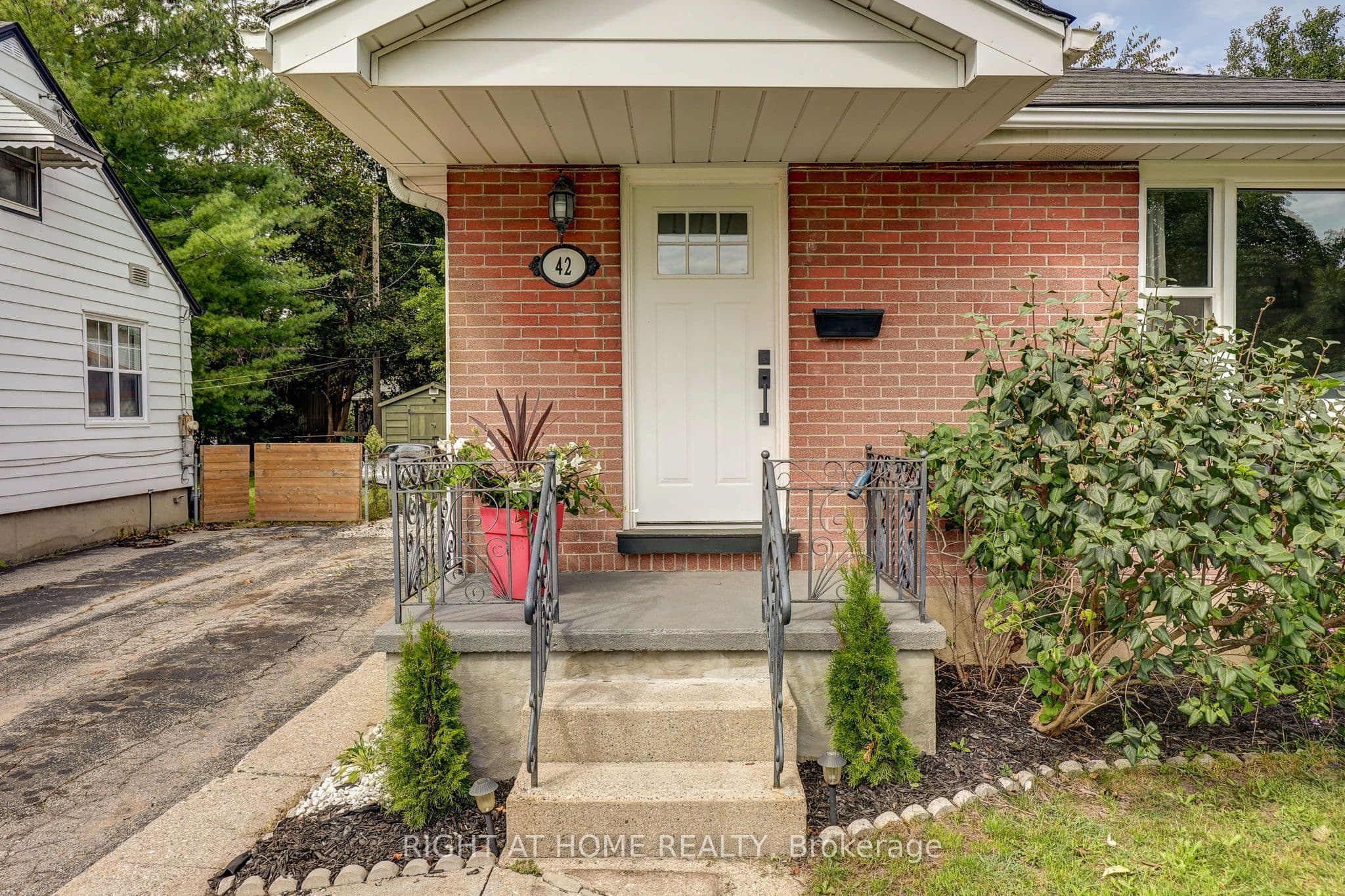 42 Graham Crescent, London East, ON N5W 4L8