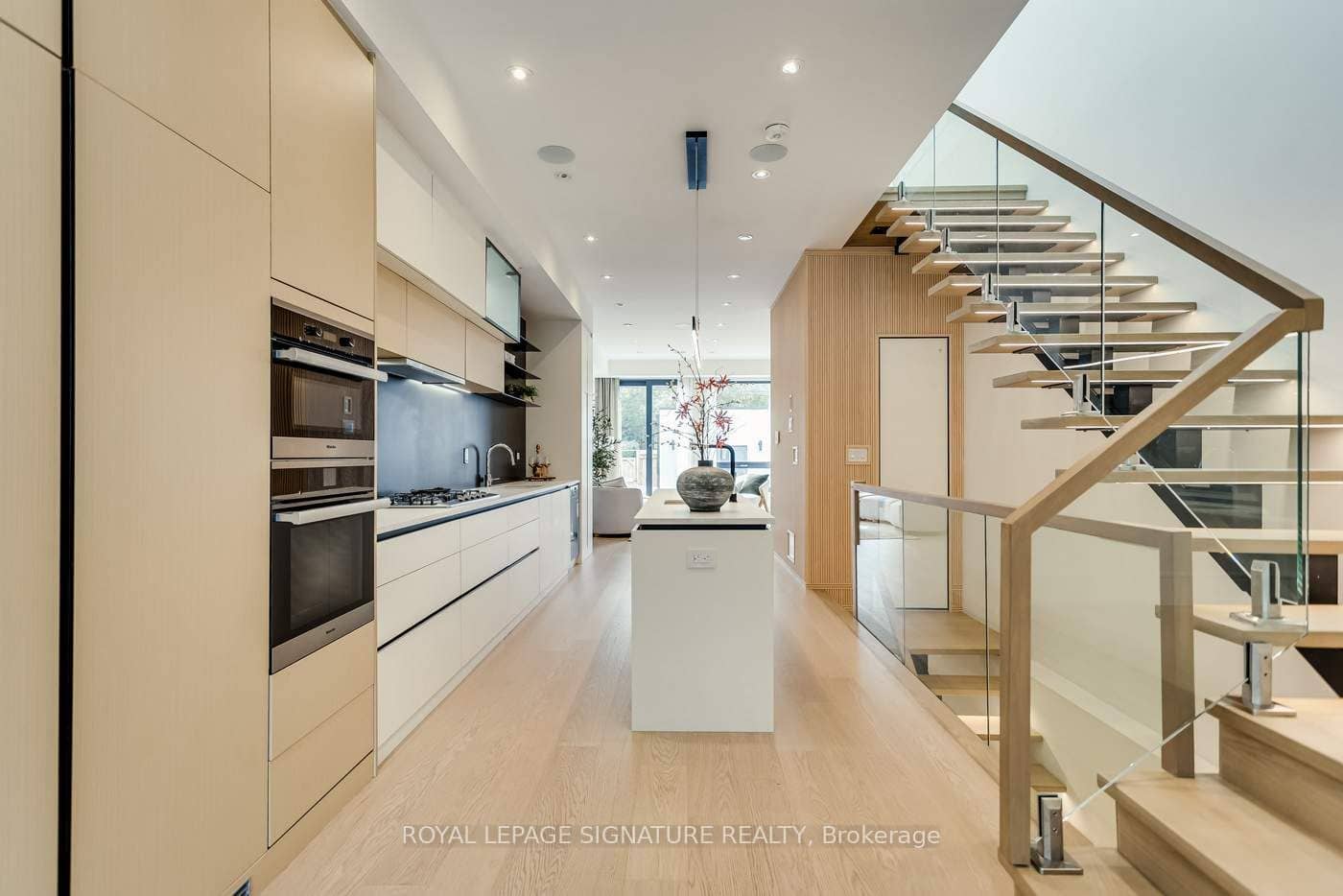 511 Woburn Avenue, Toronto, ON M5M 1L8