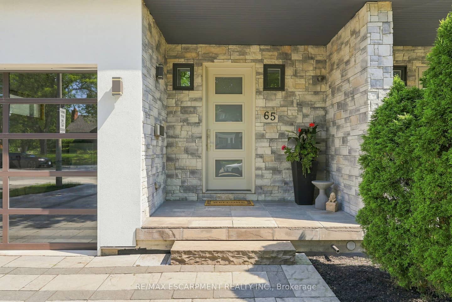 65 Forest Avenue, Mississauga, ON L5G 1L3