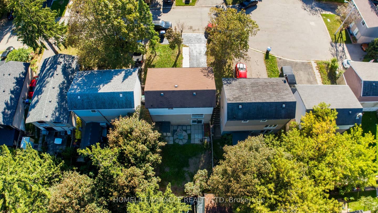 10 Habitat Square, Brampton, ON L6S 1X7