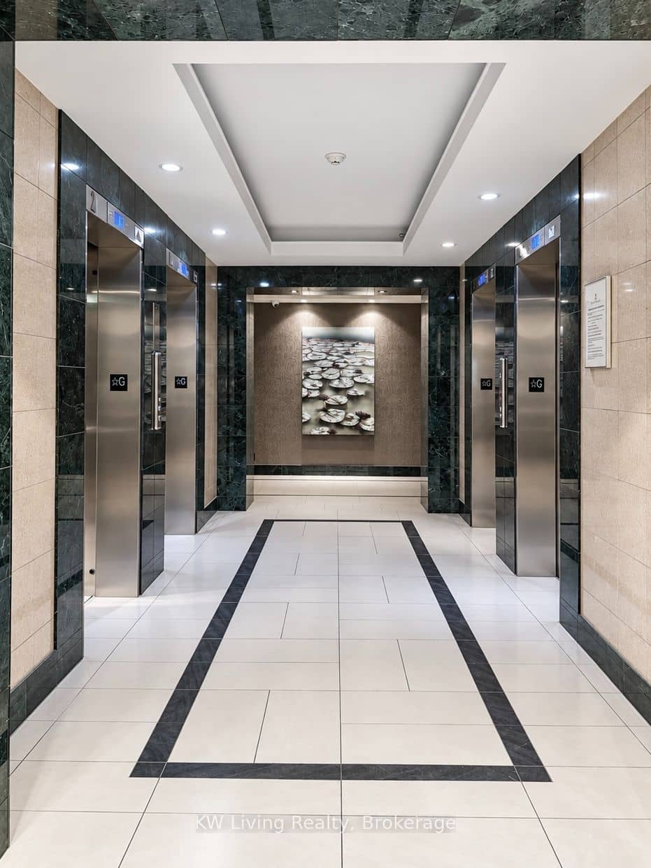 175 Bamburgh Circle 818, Toronto, ON M4E 0A6
