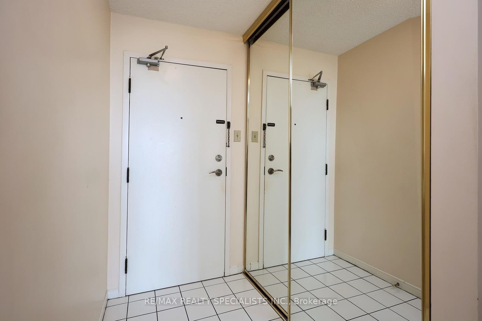 330 W Rathburn Road W 1507, Mississauga, ON L5B 3Y1