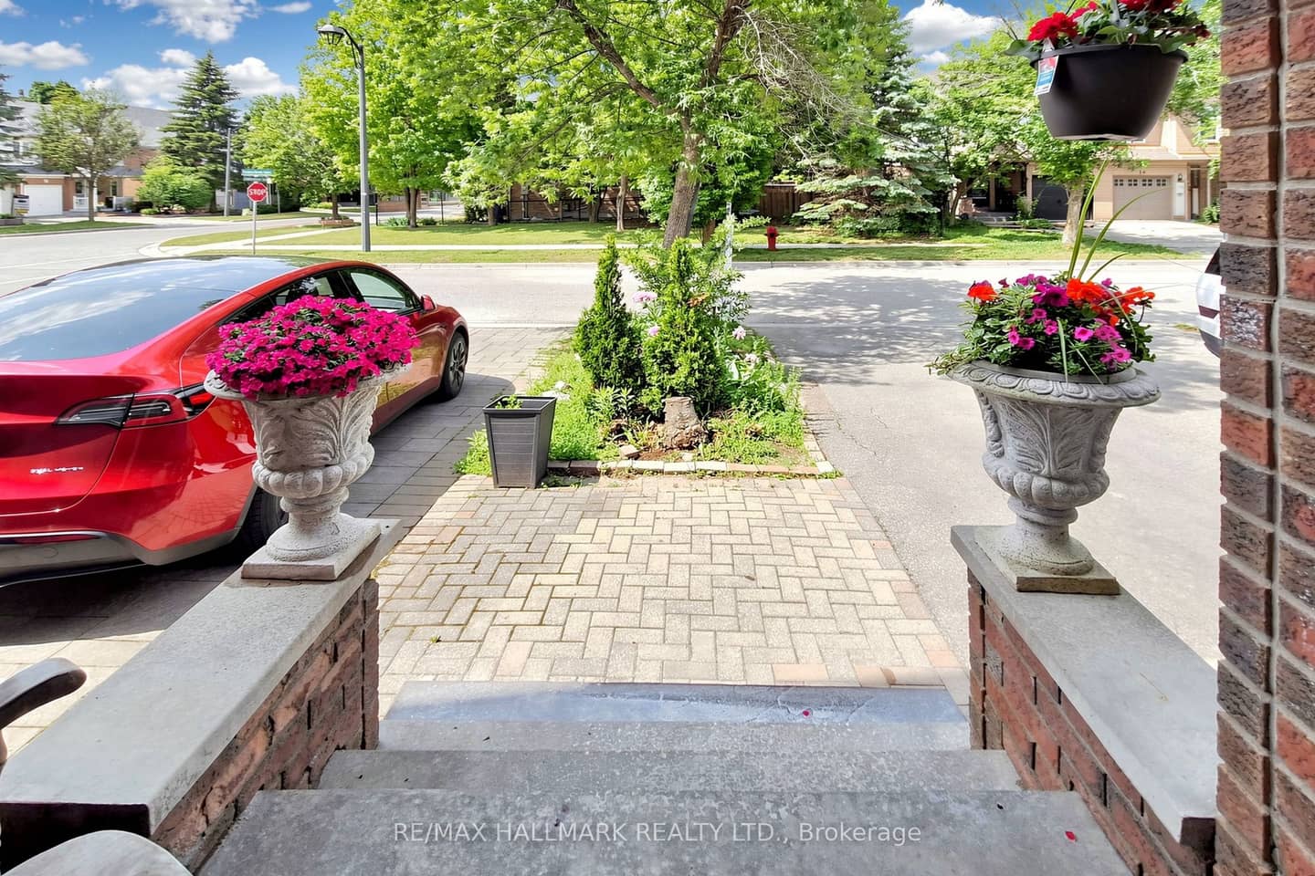 5 Evelyn Buck Lane, Aurora, ON L4G 7H9